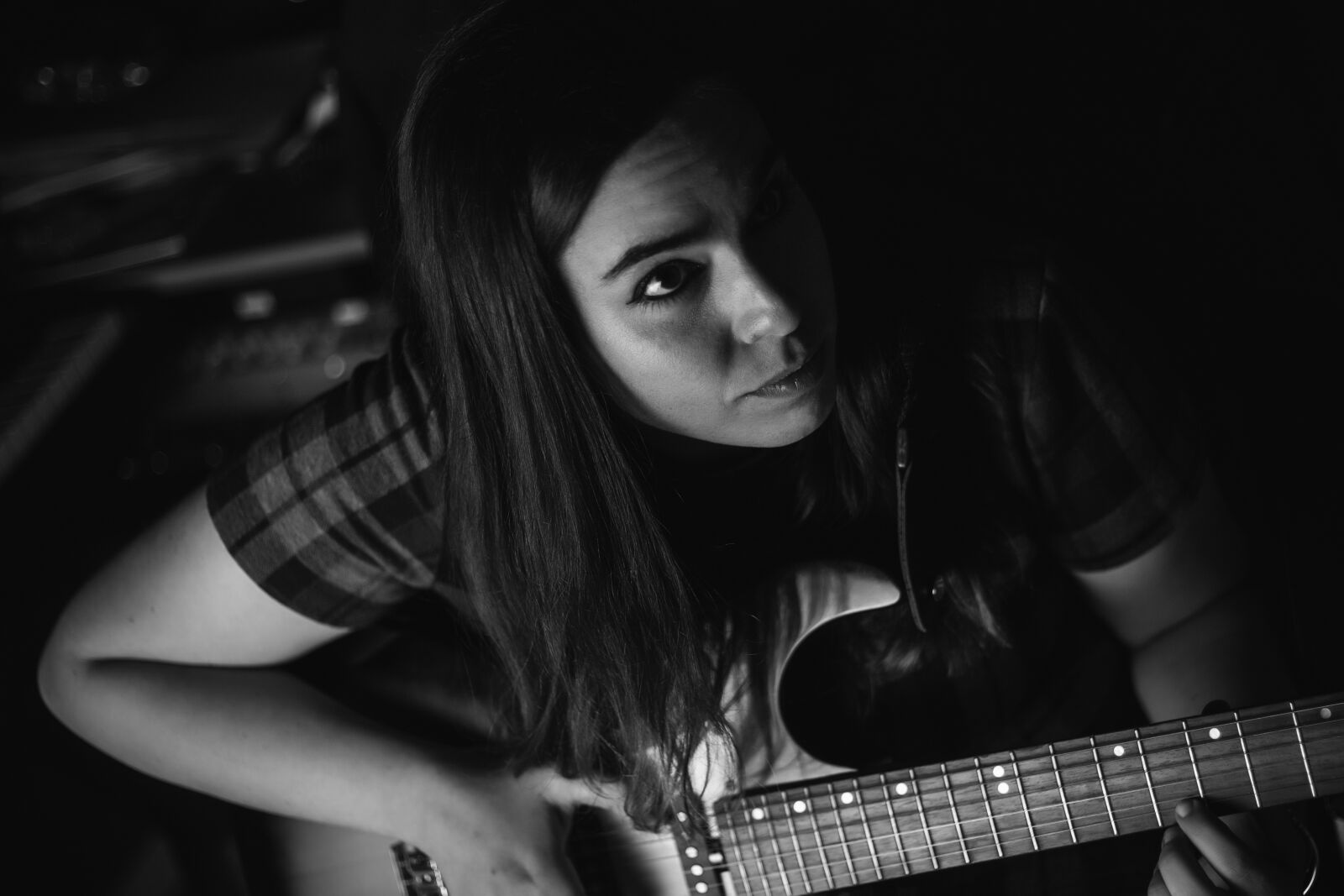 Canon EF 50mm F1.8 II sample photo. Woman, guitar, music photography