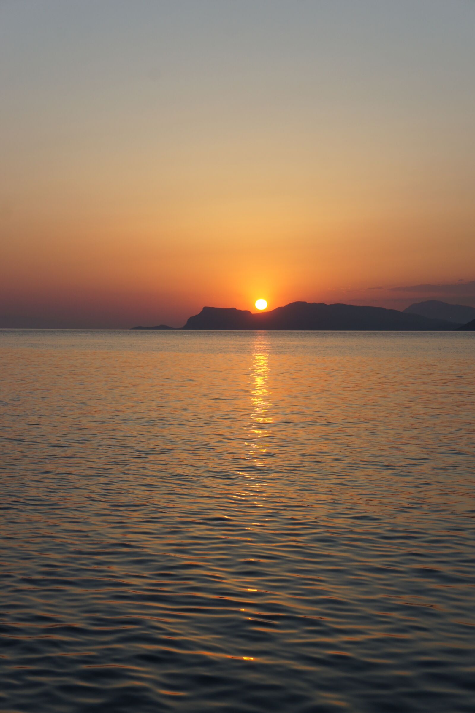 Sony Alpha NEX-5 + Sony E 18-55mm F3.5-5.6 OSS sample photo. Dawn, sea, sun photography