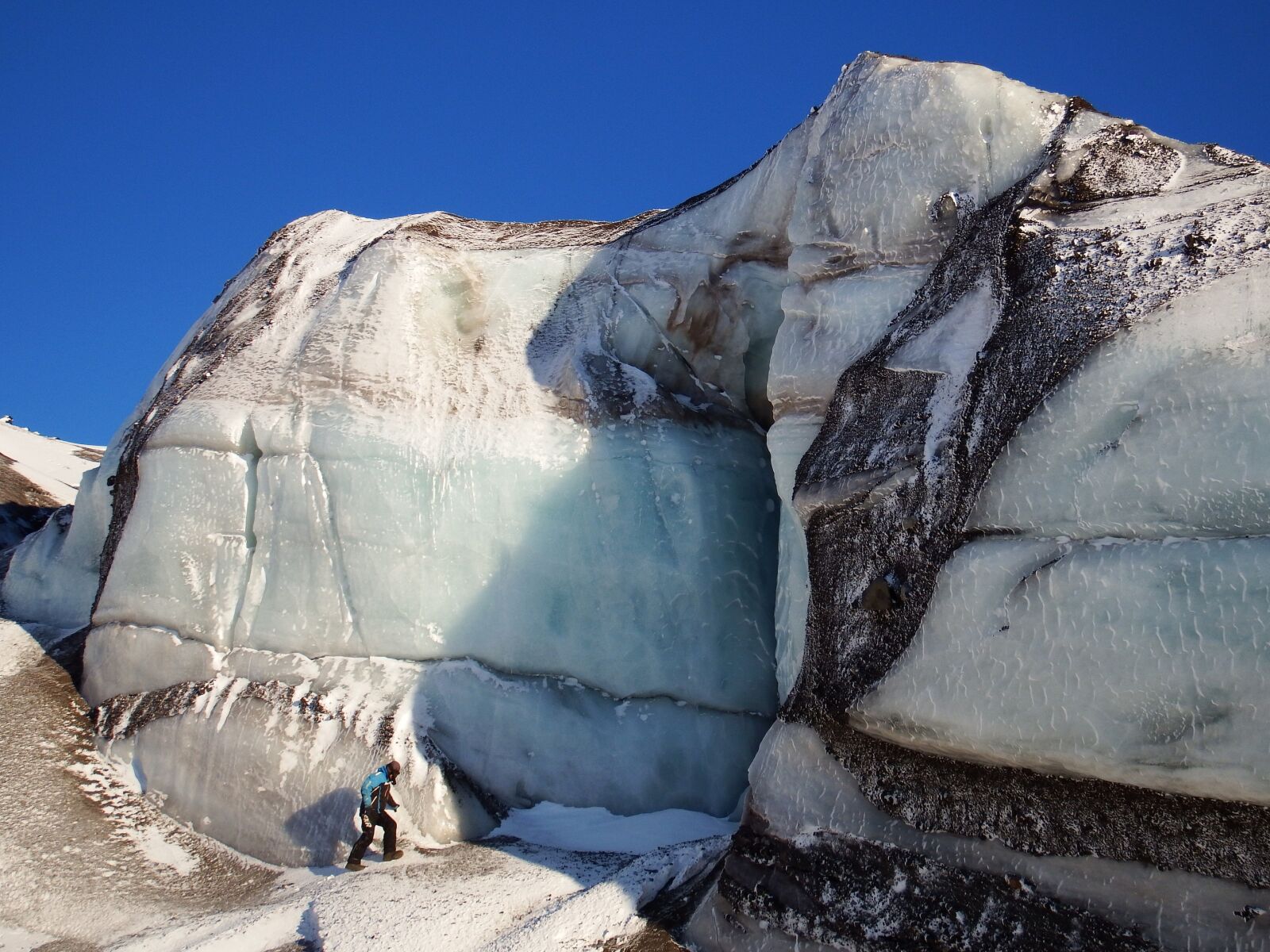 Fujifilm FinePix S1 sample photo. Glacier, volcano, blocks photography