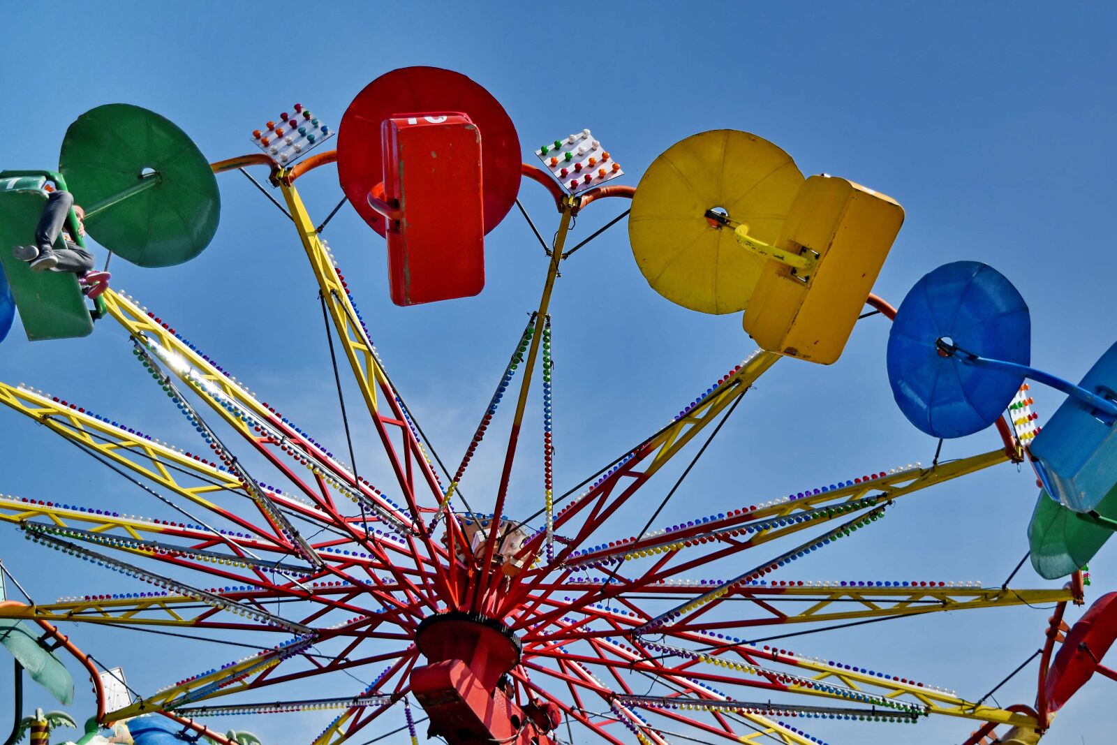 Nikon D5500 sample photo. Entertainment, carnival, mechanism, ride photography