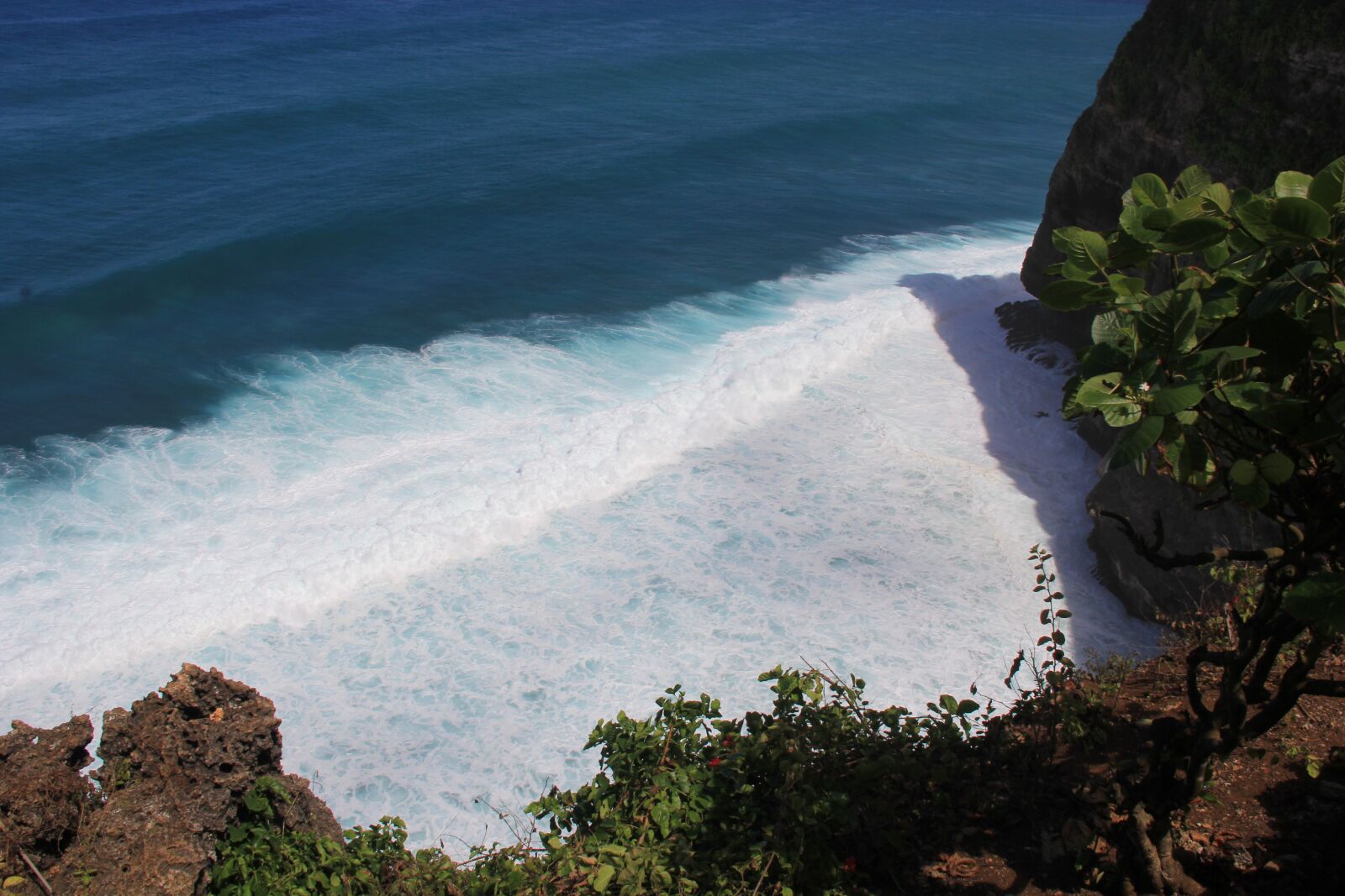 Canon EF-S 18-200mm F3.5-5.6 IS sample photo. The sea, beach, cliff photography