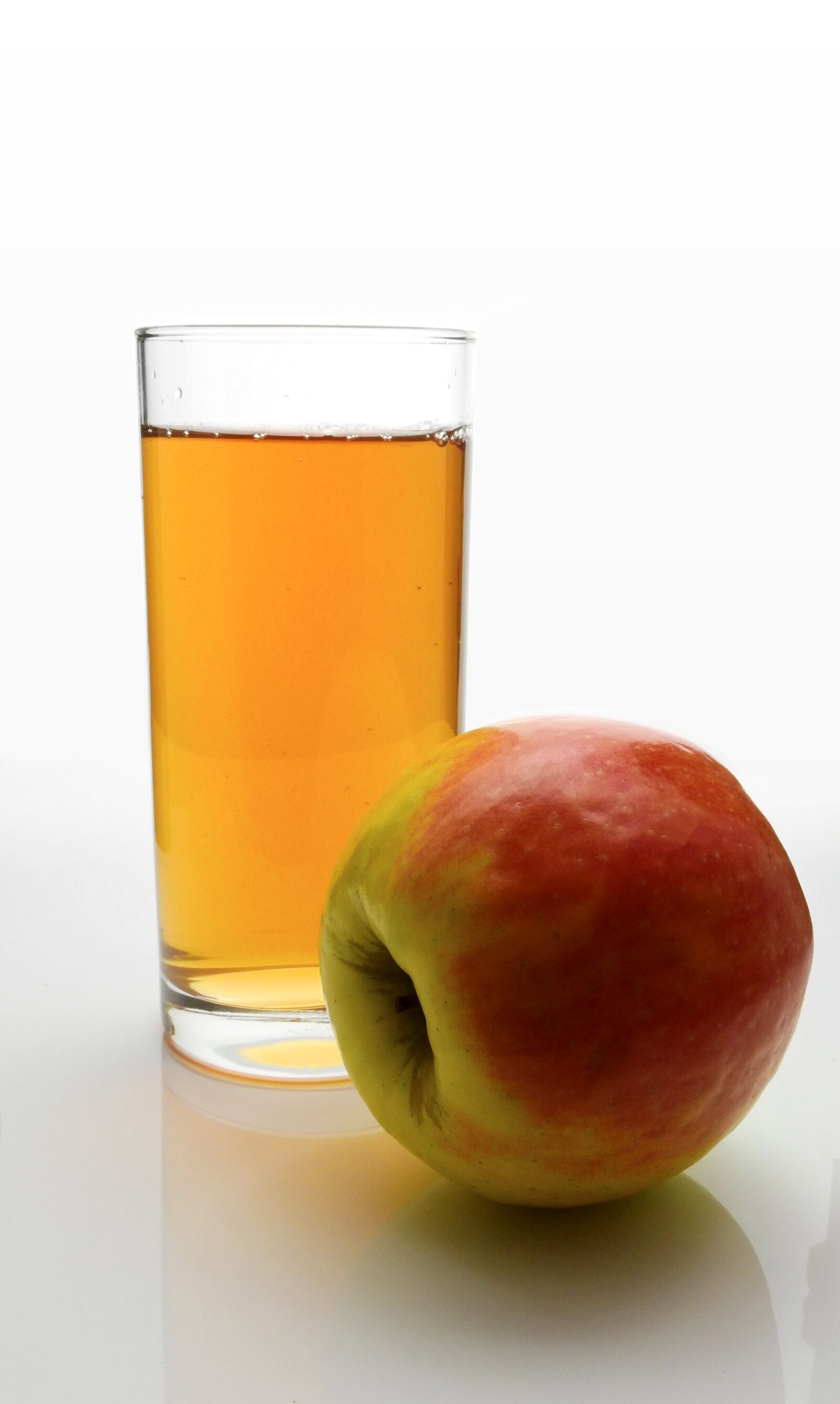 Nikon Coolpix P900 sample photo. Juice, apple, glass photography