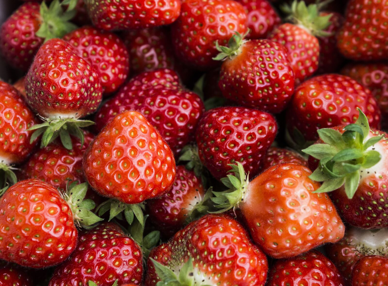Canon EOS 650D (EOS Rebel T4i / EOS Kiss X6i) sample photo. Strawberry, strawberries, red photography