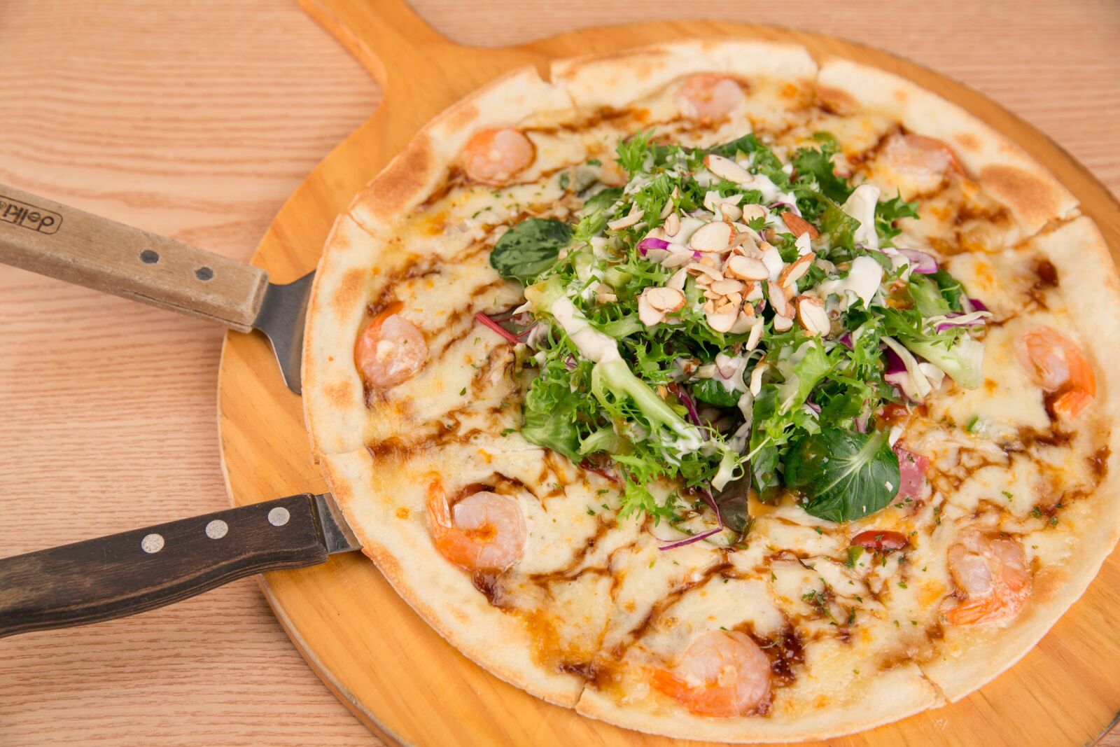 Canon EF 24-70mm F2.8L II USM sample photo. Pizza, food, restaurant photography