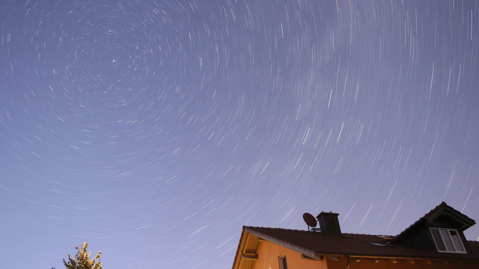 Canon EOS 650D (EOS Rebel T4i / EOS Kiss X6i) + Canon EF-S 18-55mm F3.5-5.6 IS STM sample photo. Star, house, night photography