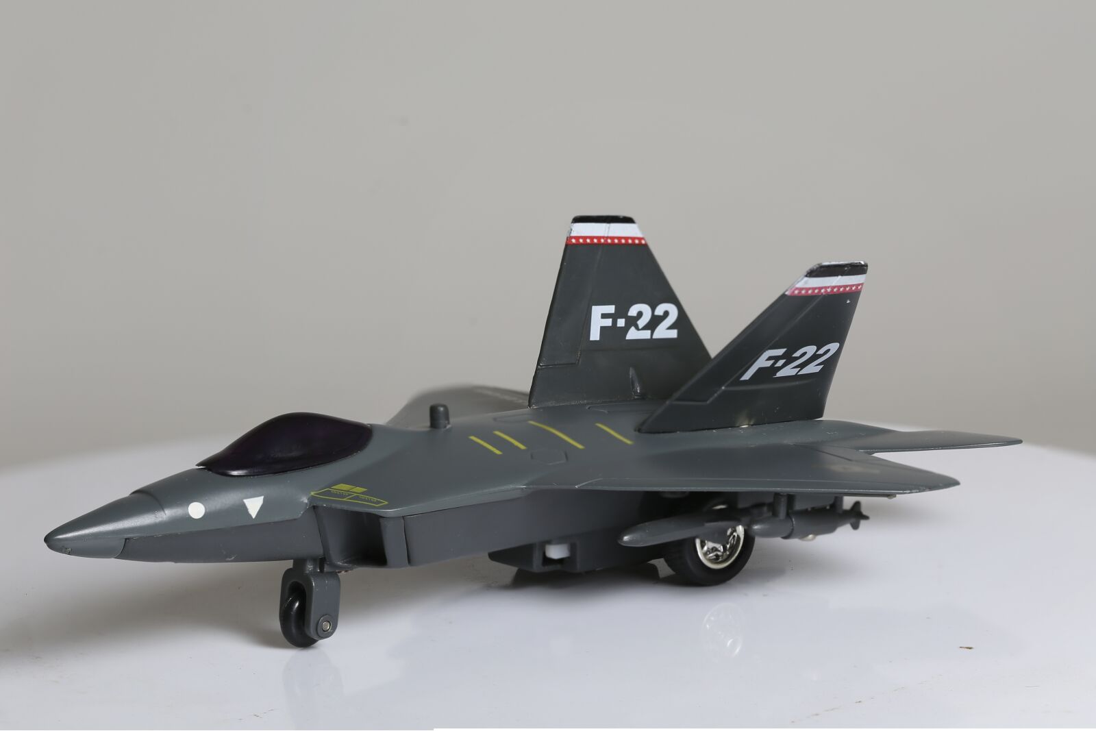 Canon EF 100mm F2.8L Macro IS USM sample photo. F-35, aircraft, jet photography