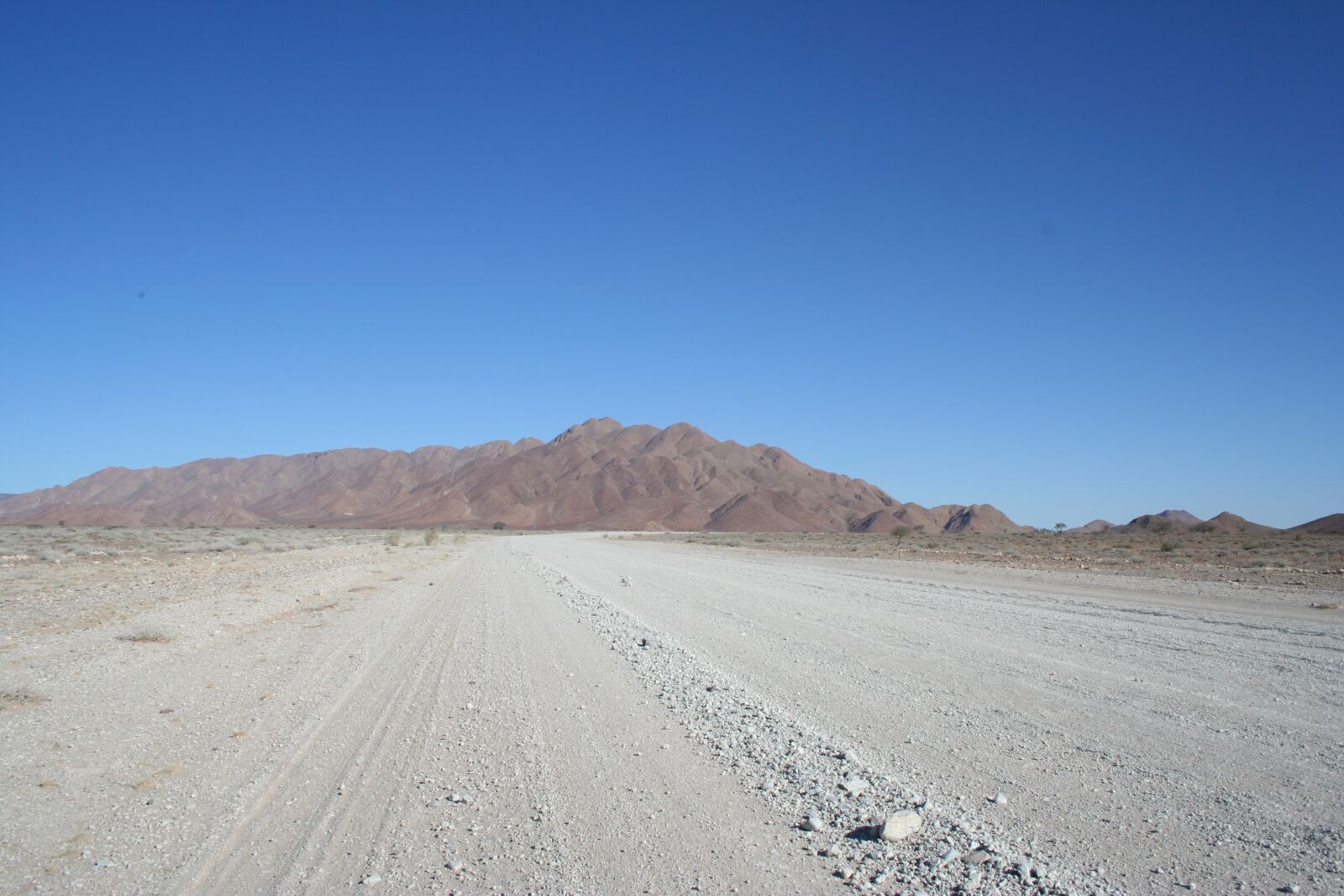 Canon EOS 350D (EOS Digital Rebel XT / EOS Kiss Digital N) sample photo. Desert, road, sand photography