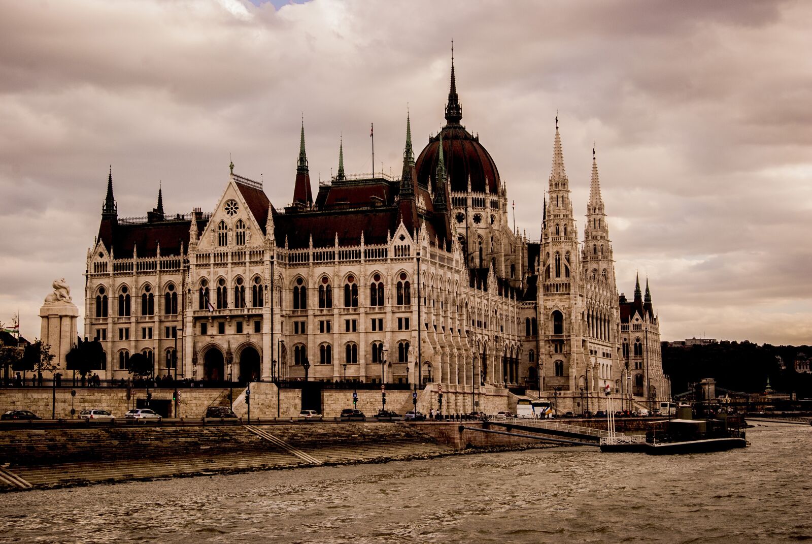 Sony Alpha DSLR-A230 sample photo. Budapest, parliament, hungary photography
