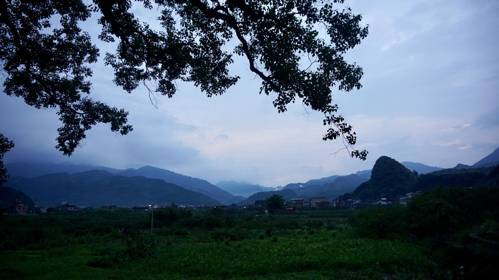 Sony a5100 sample photo. Guilin, the mountains, cloud photography