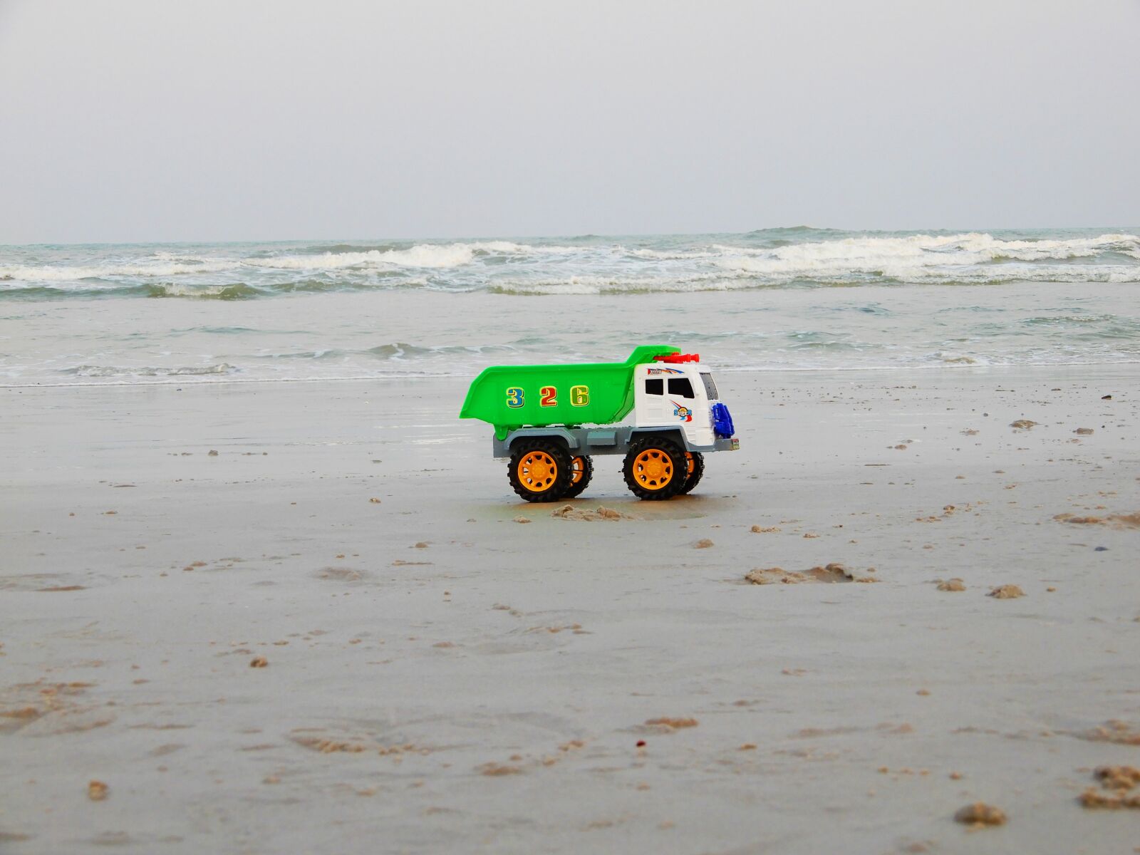 Nikon Coolpix A900 sample photo. Thailand, beach, sea photography