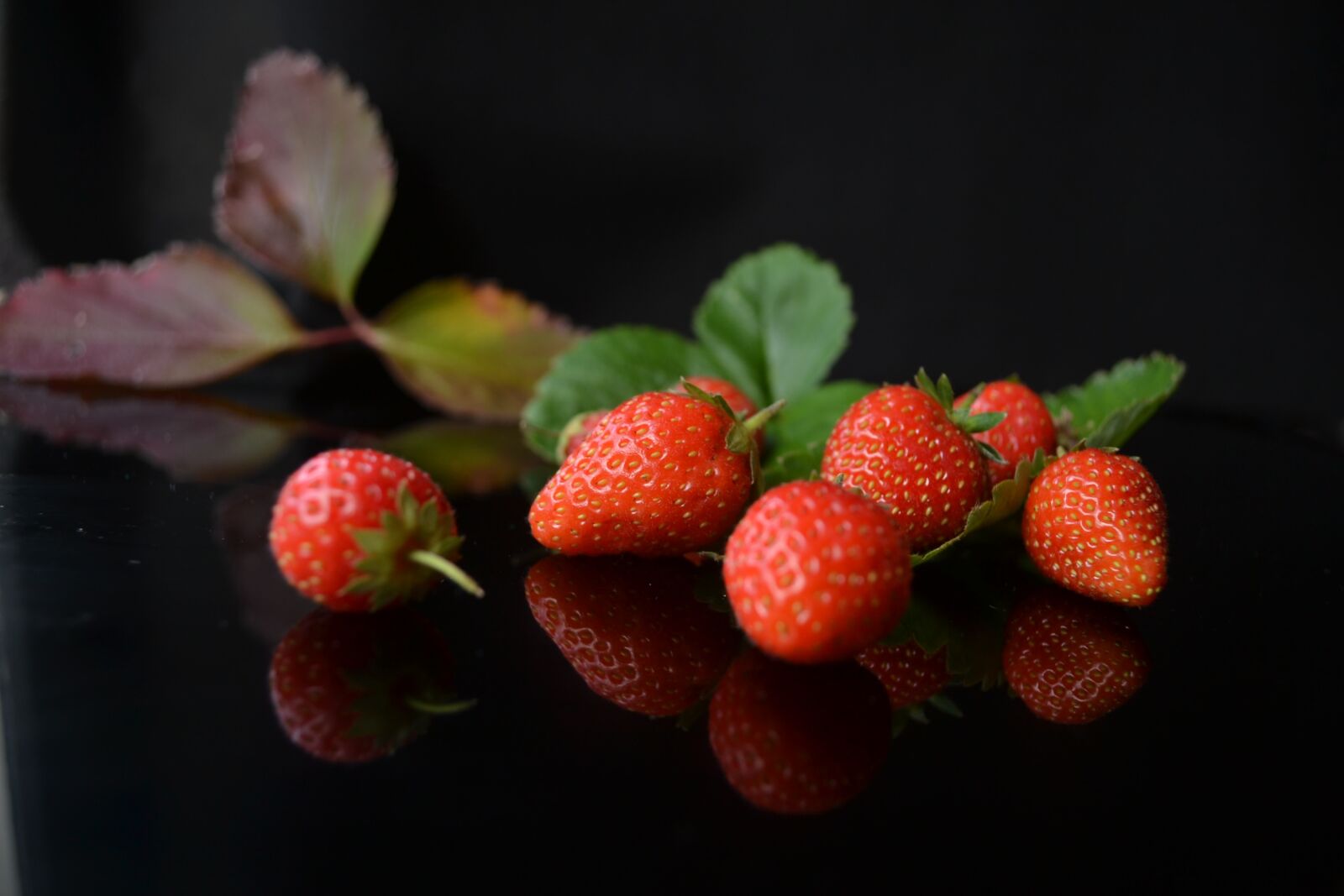 Nikon D3100 sample photo. Strawberries, fruit, meal photography