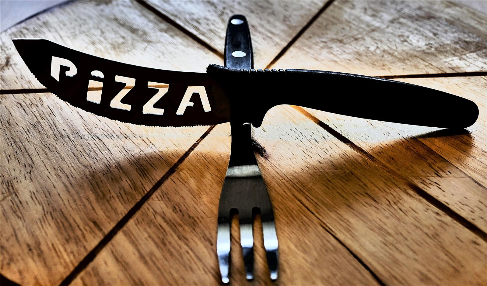Panasonic Lumix DMC-FZ1000 sample photo. Abstract, knife, fork photography
