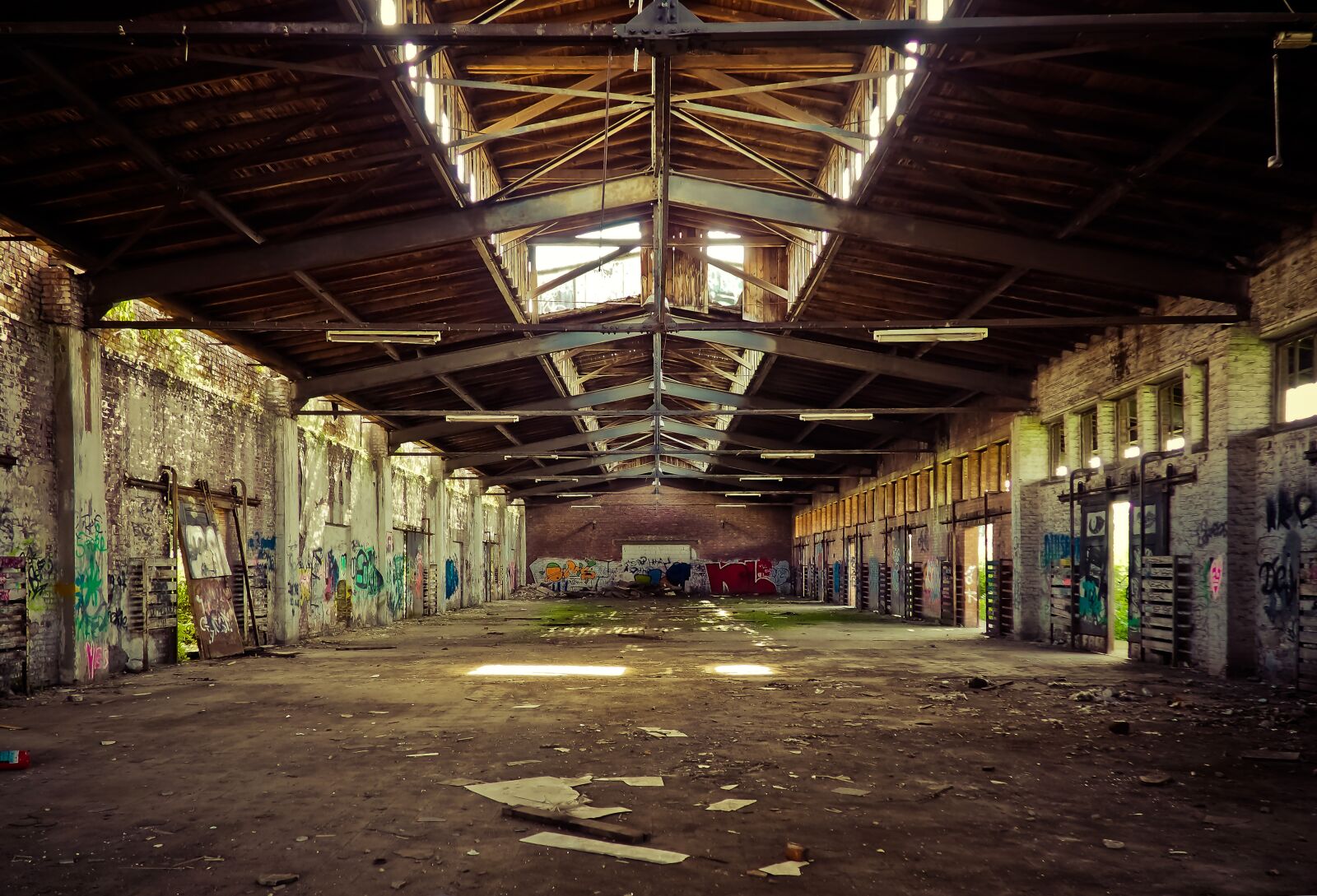 Olympus OM-D E-M10 sample photo. Lost places, old, decay photography