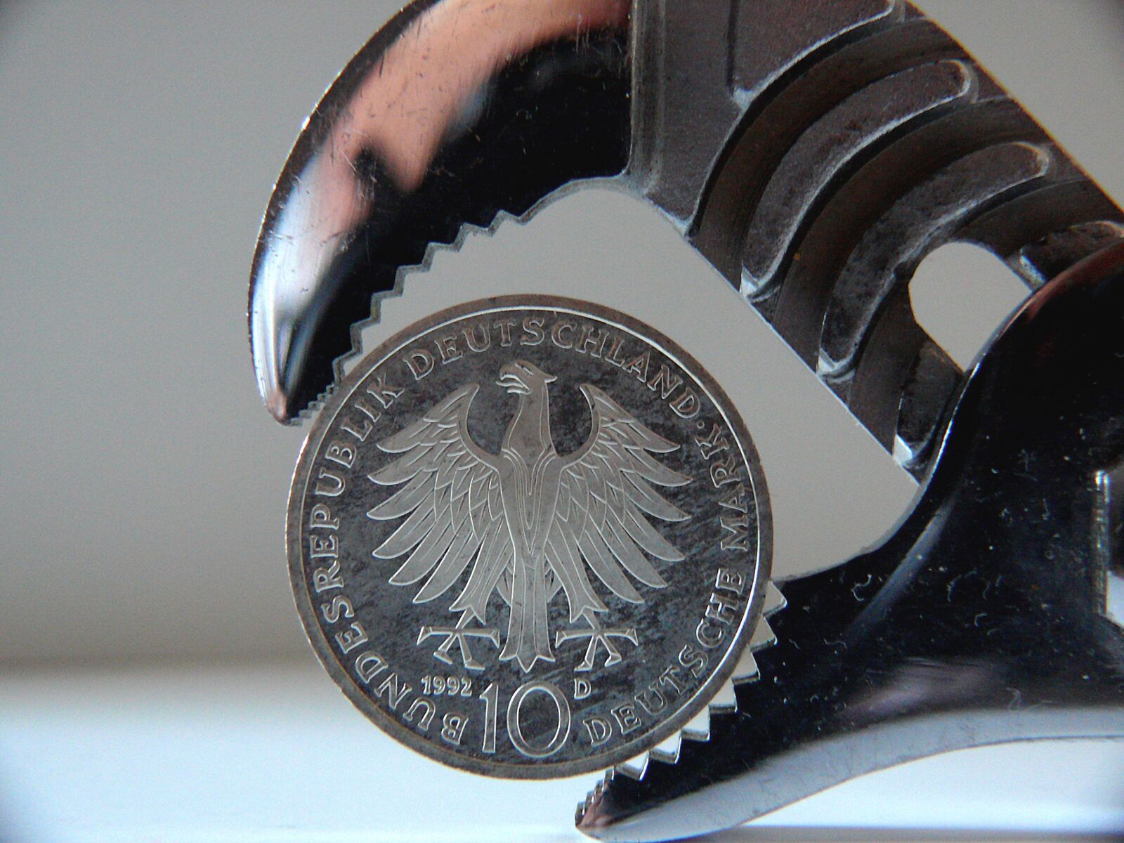 Leica V-LUX 1 sample photo. Euro, coin, euro coin photography