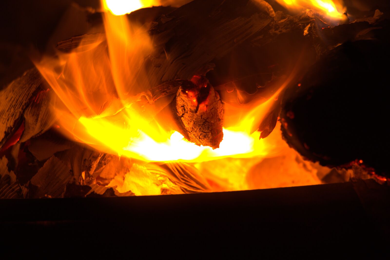 Canon EOS 760D (EOS Rebel T6s / EOS 8000D) sample photo. Fire, rays, mystical photography