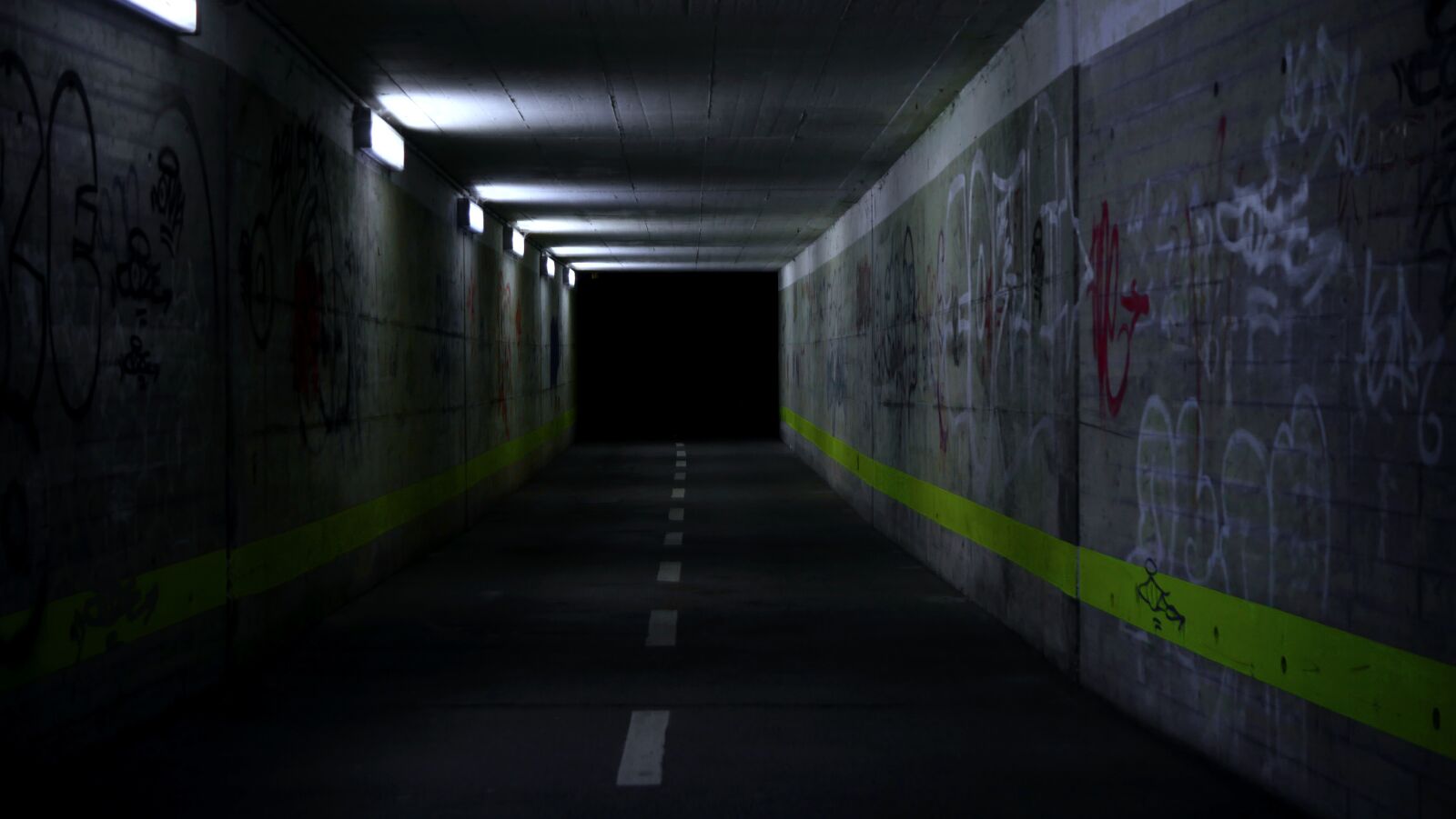 Panasonic Lumix DMC-GX8 sample photo. Underpass, tunnel, graffiti photography