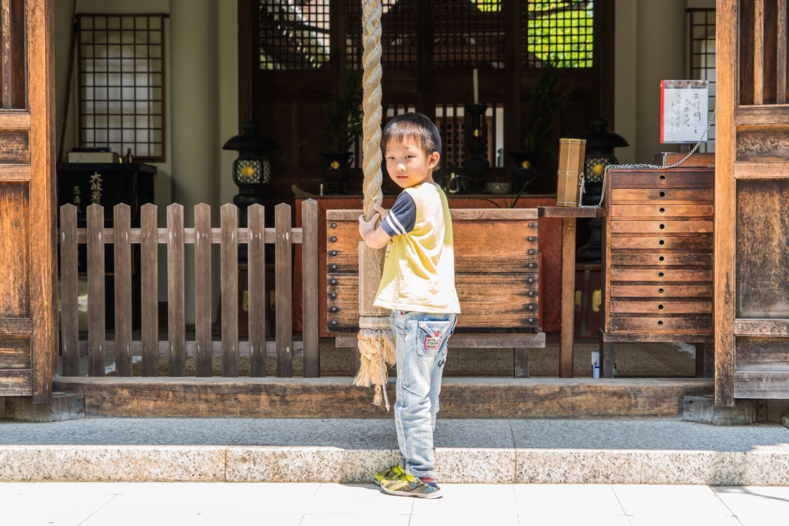 Sony a7R II + Sony FE 24-240mm F3.5-6.3 OSS sample photo. Japan, people, person photography