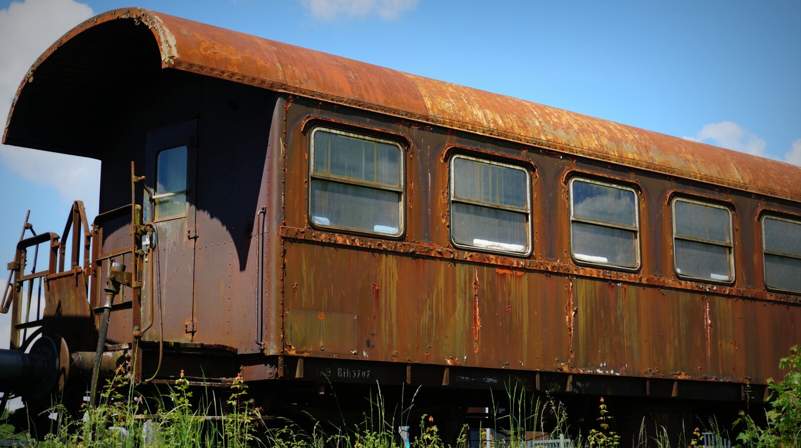 Sony a6000 sample photo. Wagon, old rusted, rust photography