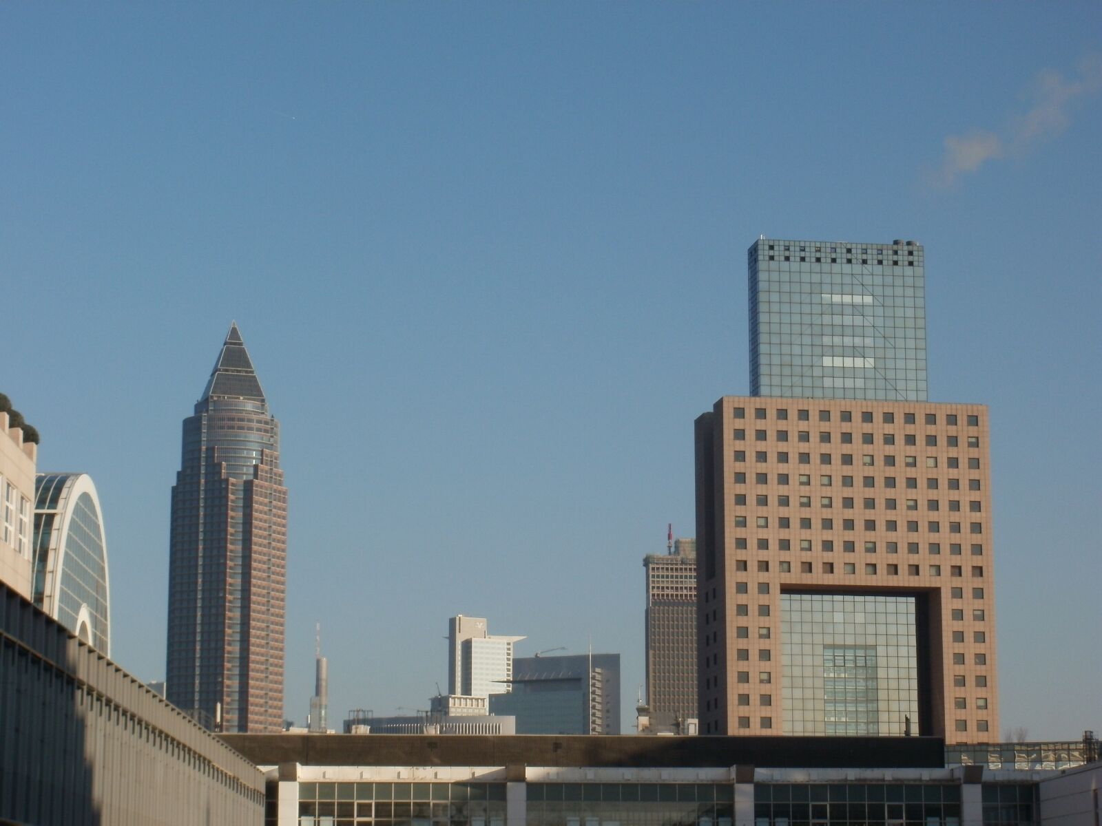 Olympus FE47,X43 sample photo. Skyscraper, frankfurt, pencil photography