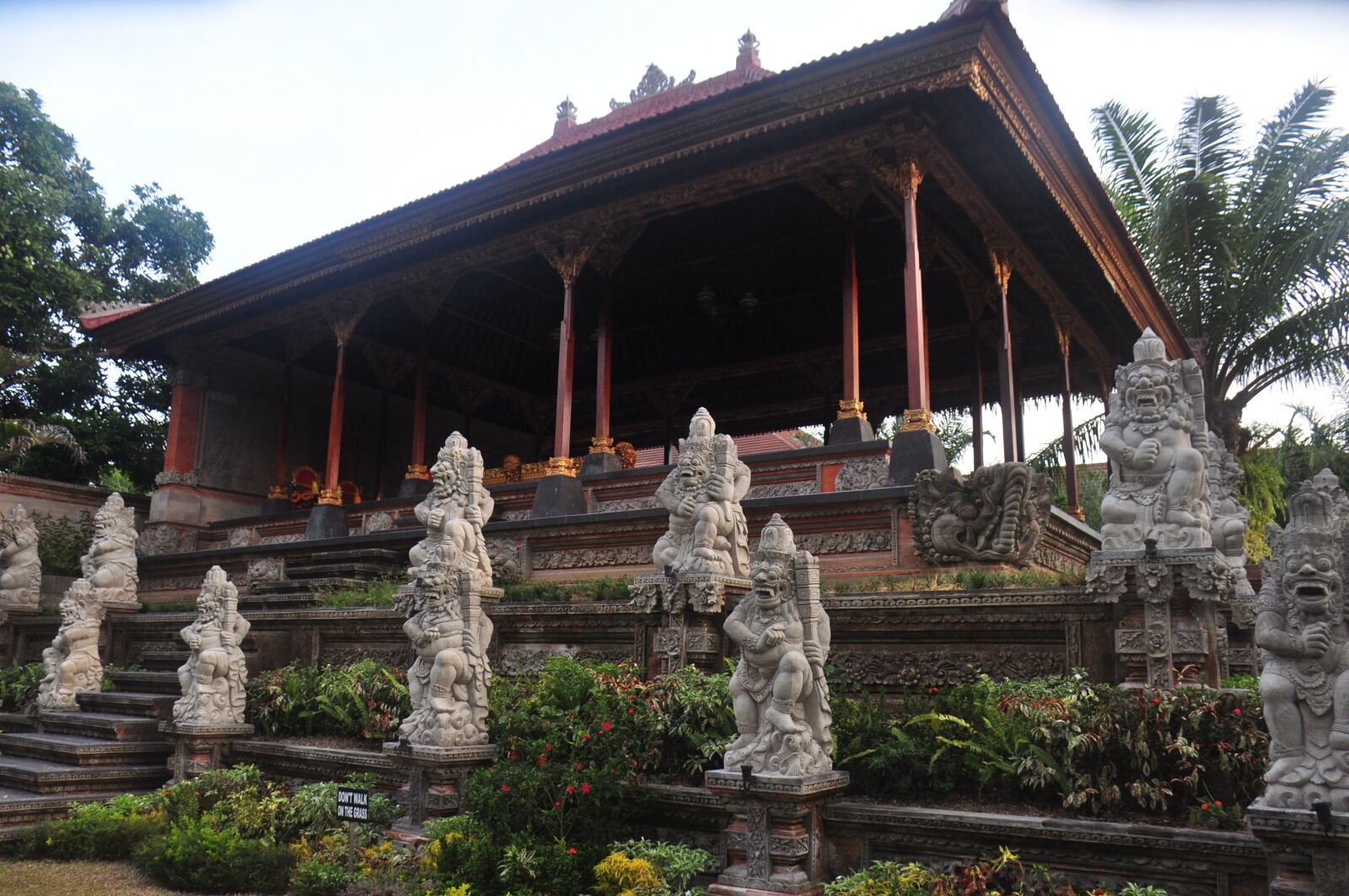Nikon D5000 sample photo. Bali, ubud palace, ubud photography