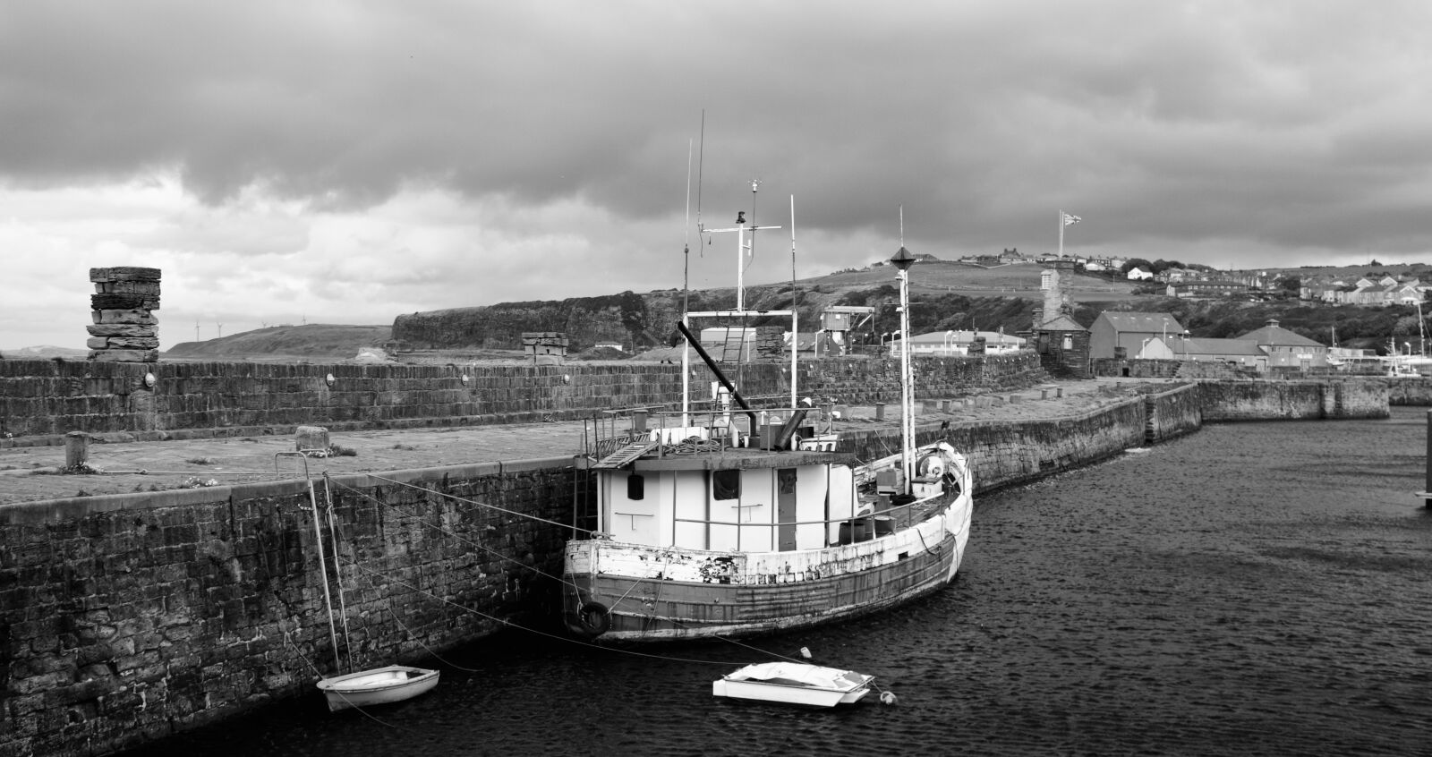 Canon EOS 550D (EOS Rebel T2i / EOS Kiss X4) sample photo. Bay, black, and, white photography