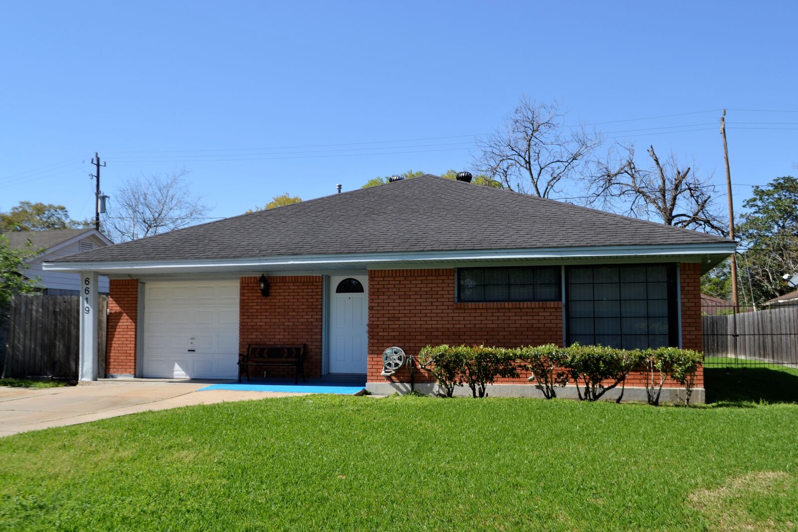 Nikon D3100 sample photo. House, lawn, family photography