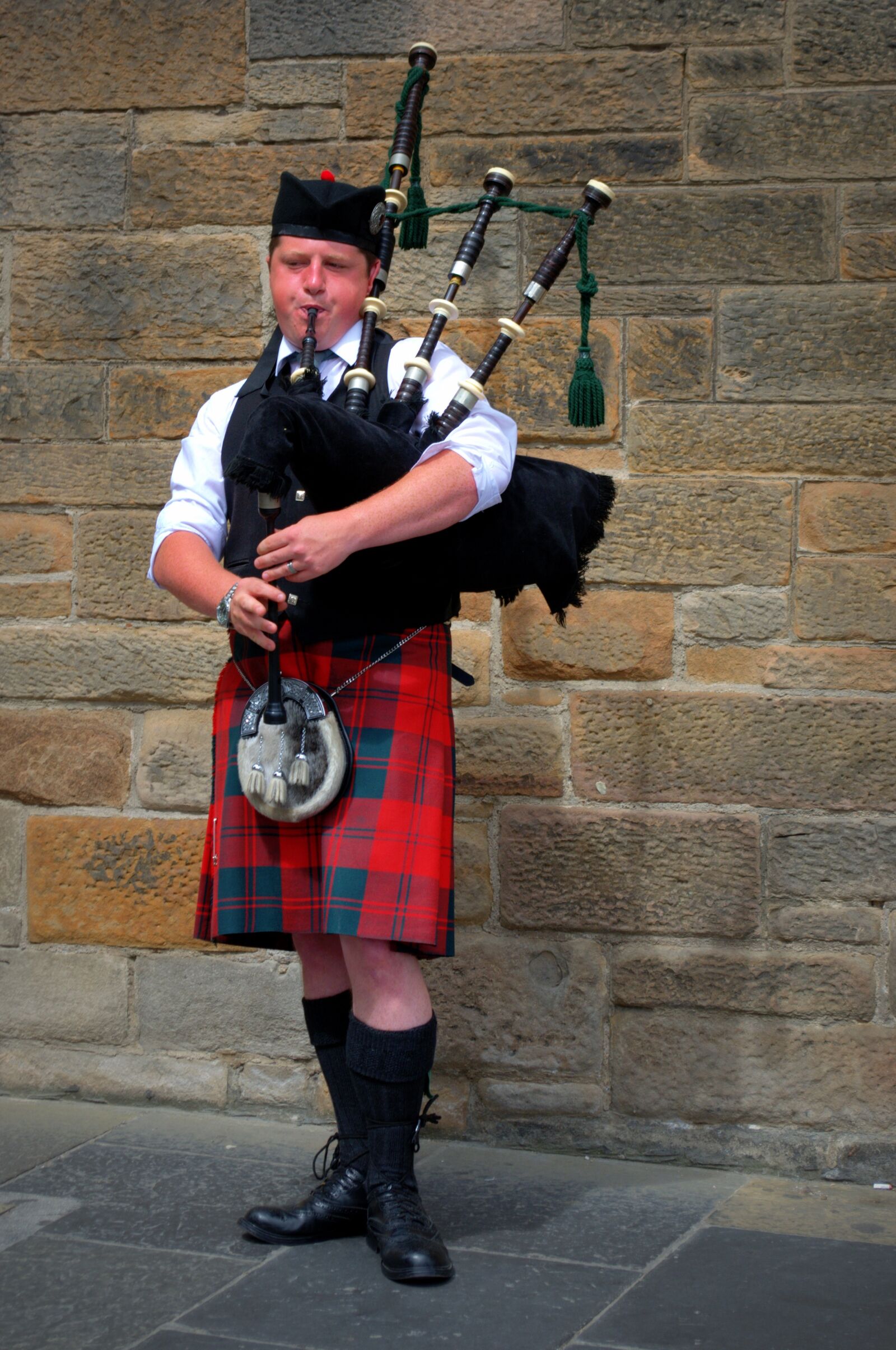 Nikon D5100 sample photo. Bagpipes, kilt, scotland photography