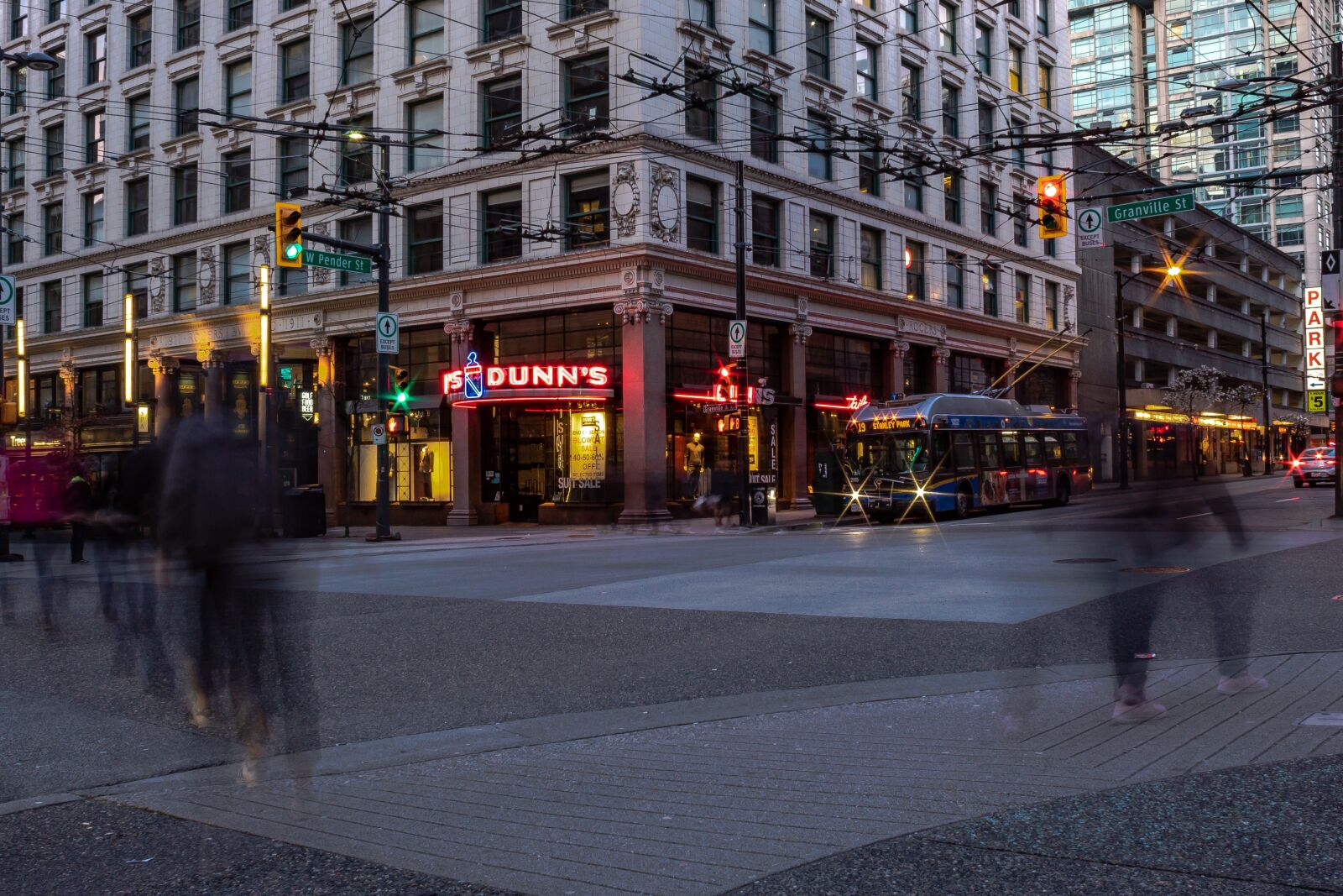 Canon EOS 1300D (EOS Rebel T6 / EOS Kiss X80) sample photo. City, canada, toronto photography
