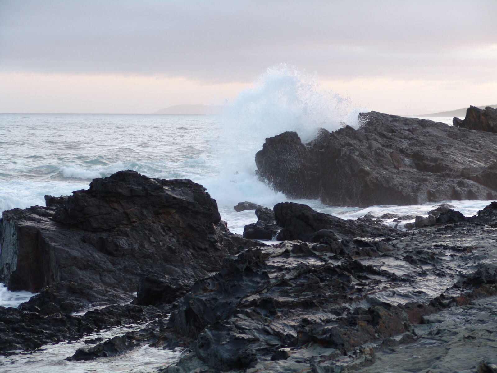 Sony DSC-F828 sample photo. Rocks, sea, beach, waves photography