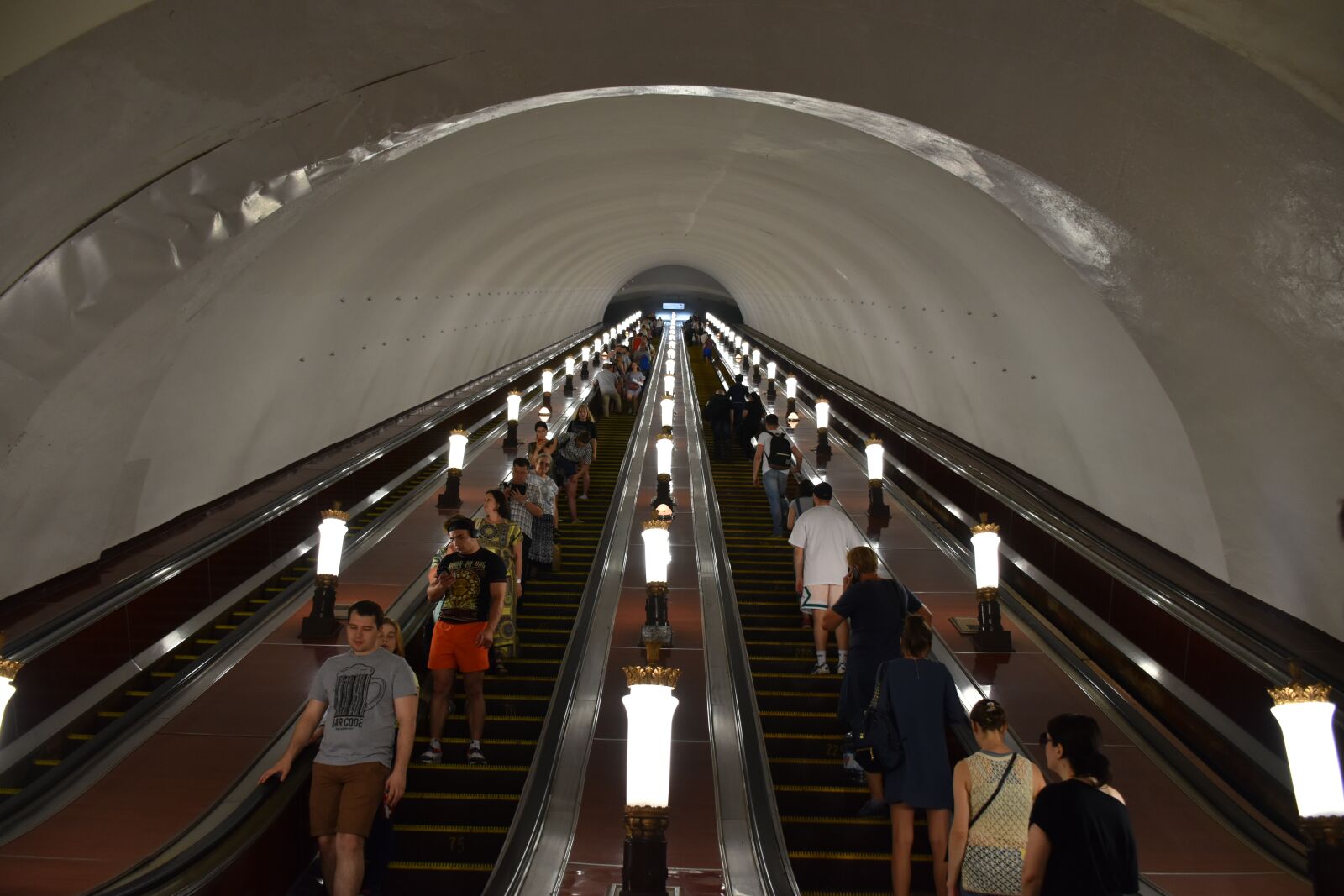Nikon D5500 sample photo. Subway, moscow, escalator photography