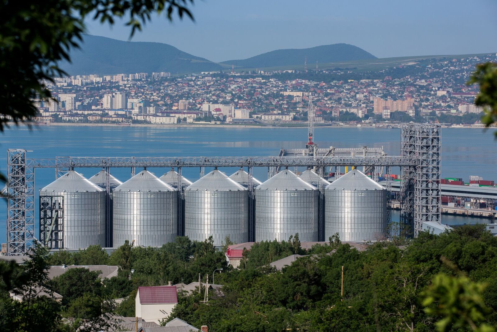 Canon EOS 5D Mark III sample photo. Port, novorossiysk, city photography