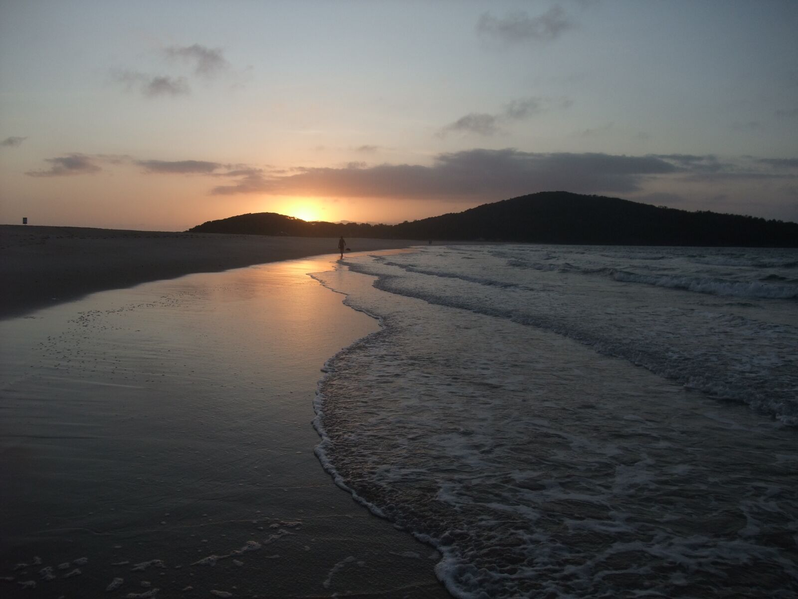 Fujifilm FinePix F100fd sample photo. Sunrise, beach, fingal photography