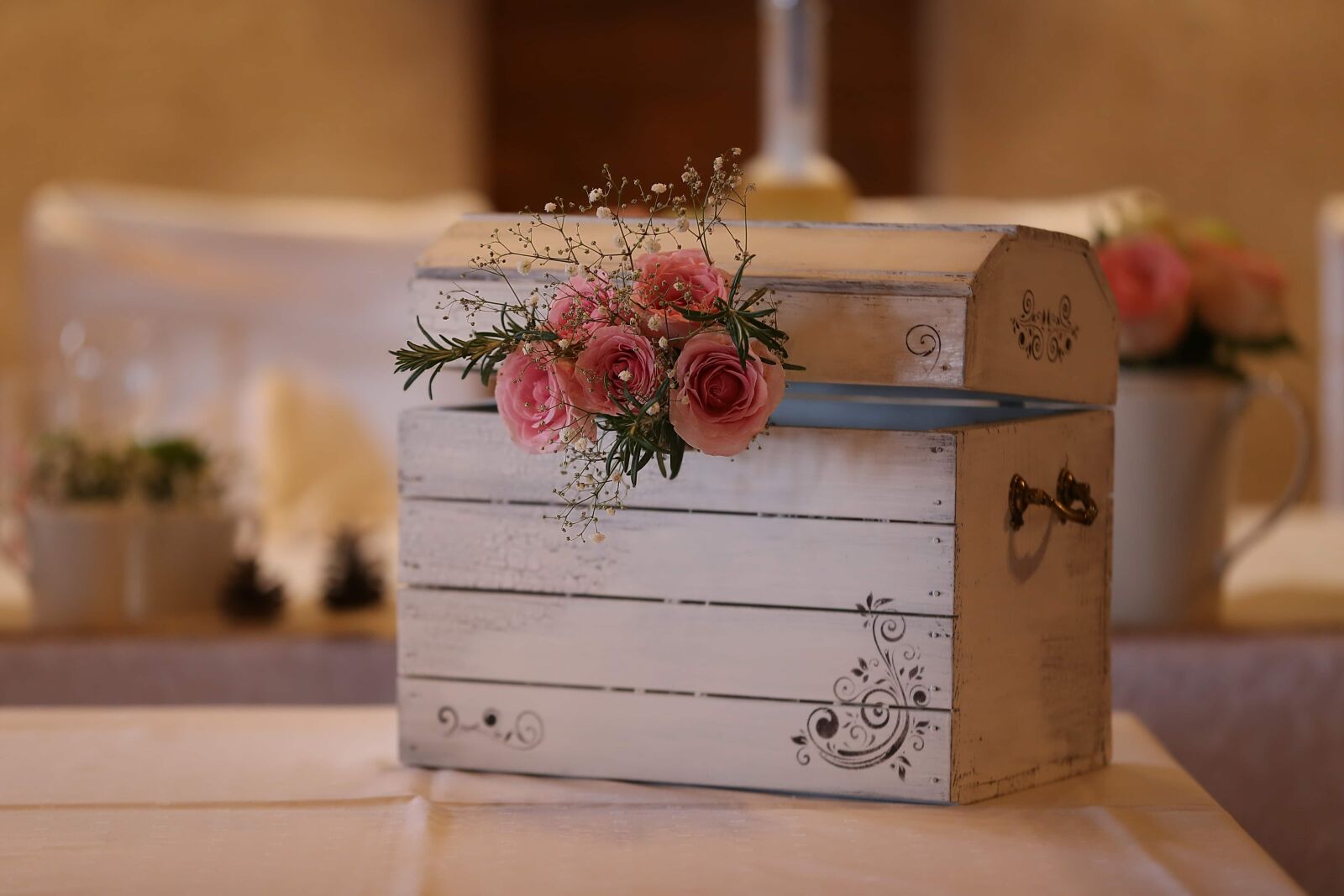 Canon EF 70-200mm F2.8L IS II USM sample photo. Box, wooden, interior design photography