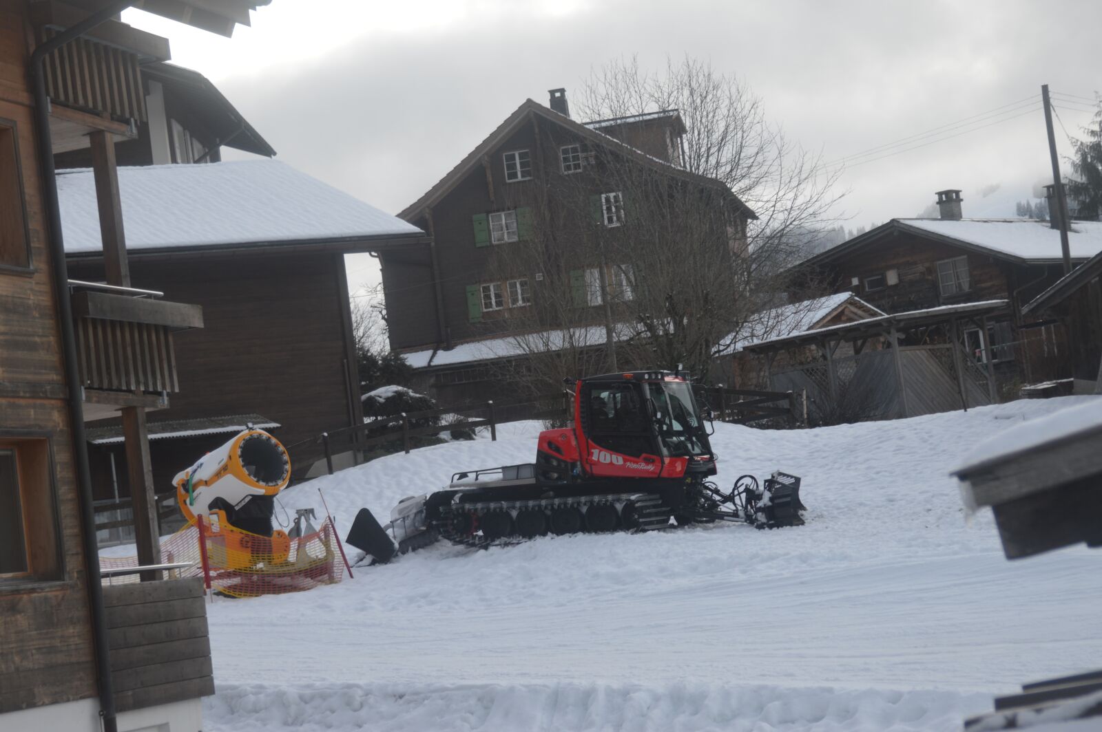 Nikon D3200 sample photo. Pisten bully 100, snow photography