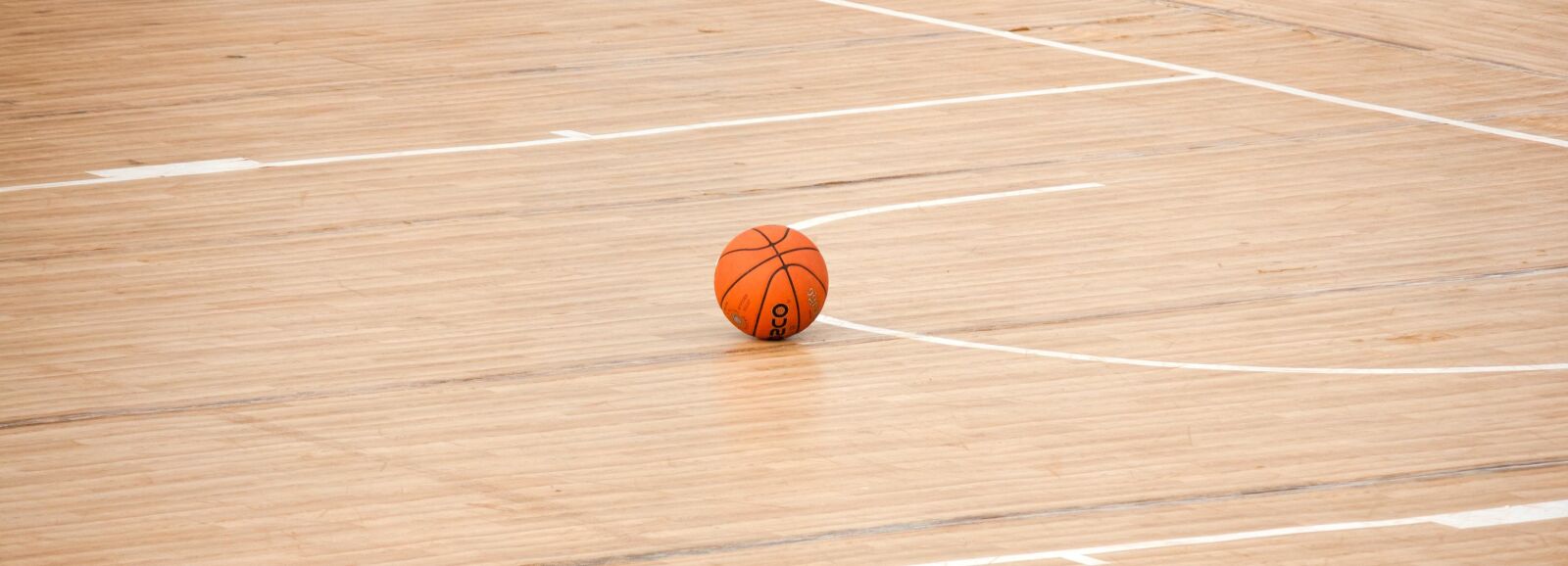 Canon EOS 1000D (EOS Digital Rebel XS / EOS Kiss F) sample photo. Basketball, basketball court, sport photography