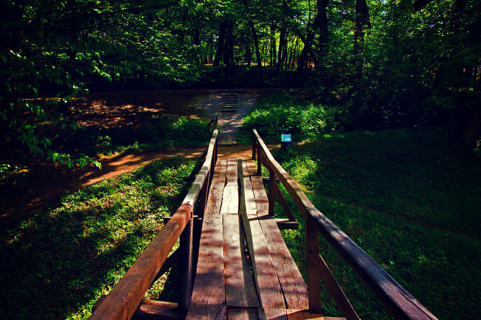 Canon EOS 700D (EOS Rebel T5i / EOS Kiss X7i) sample photo. Brown, wooden, bridge, near photography