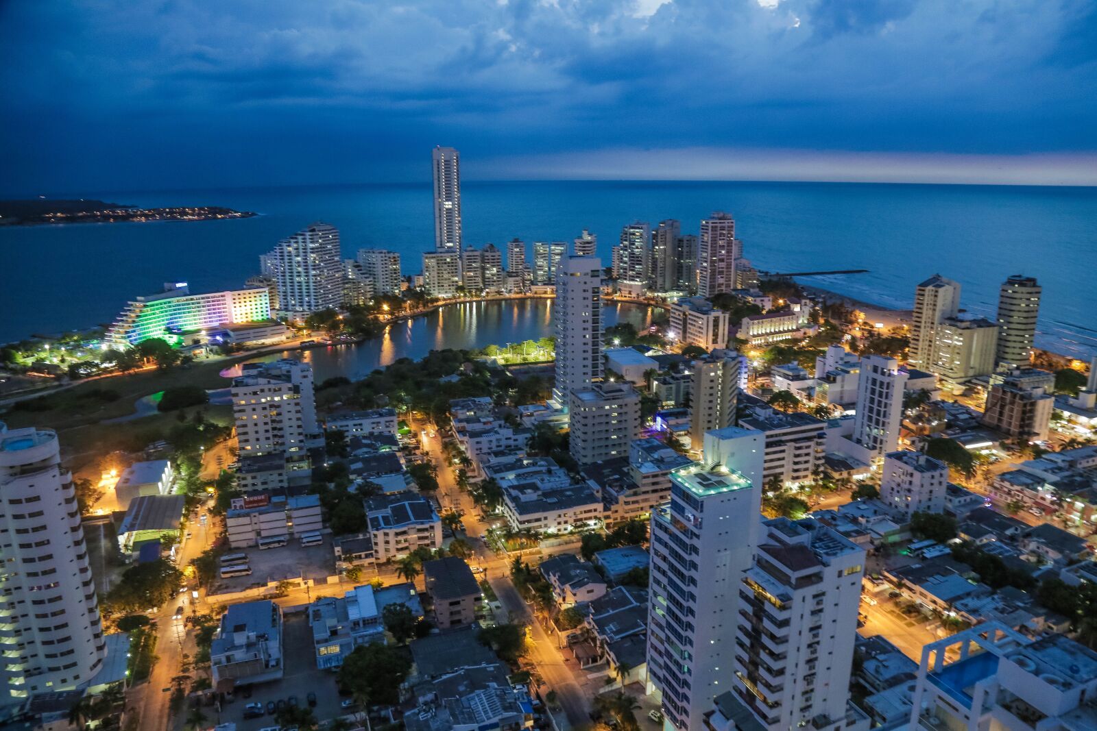 Canon EF 24-105mm F4L IS USM sample photo. Cartagena, night, city photography