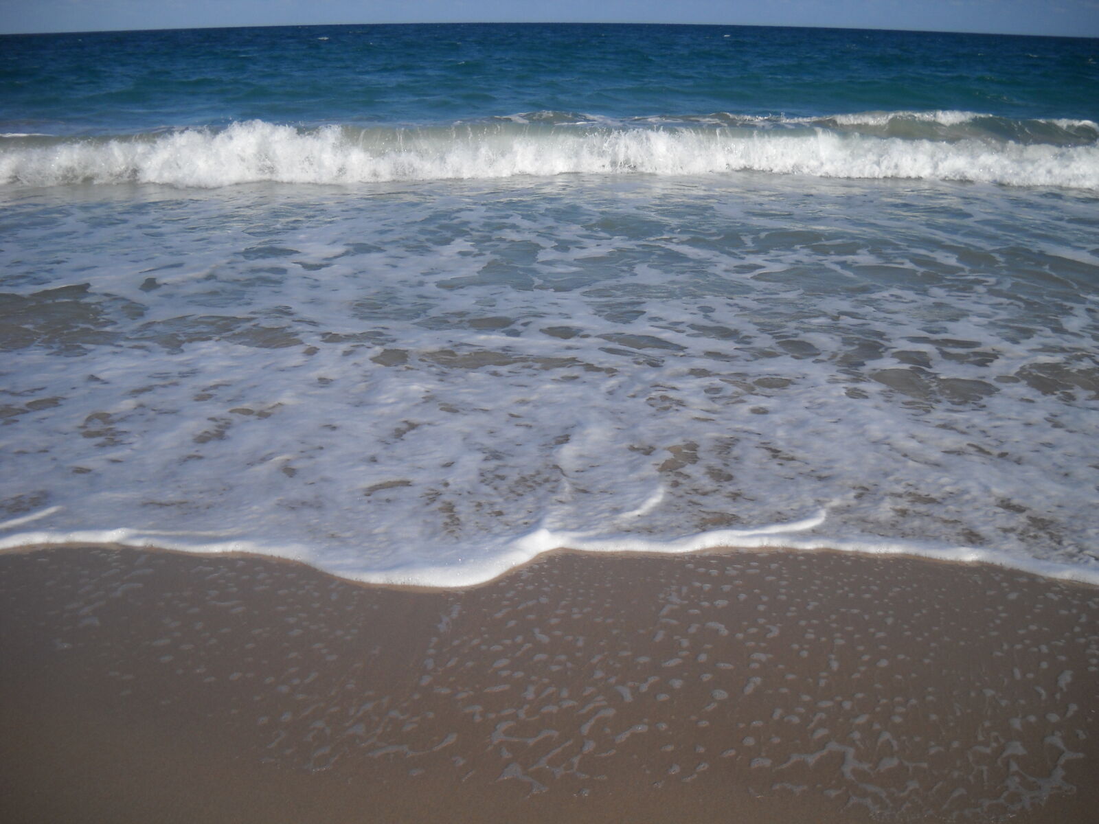 Nikon Coolpix L20 sample photo. Beach, blue, coast, florida photography