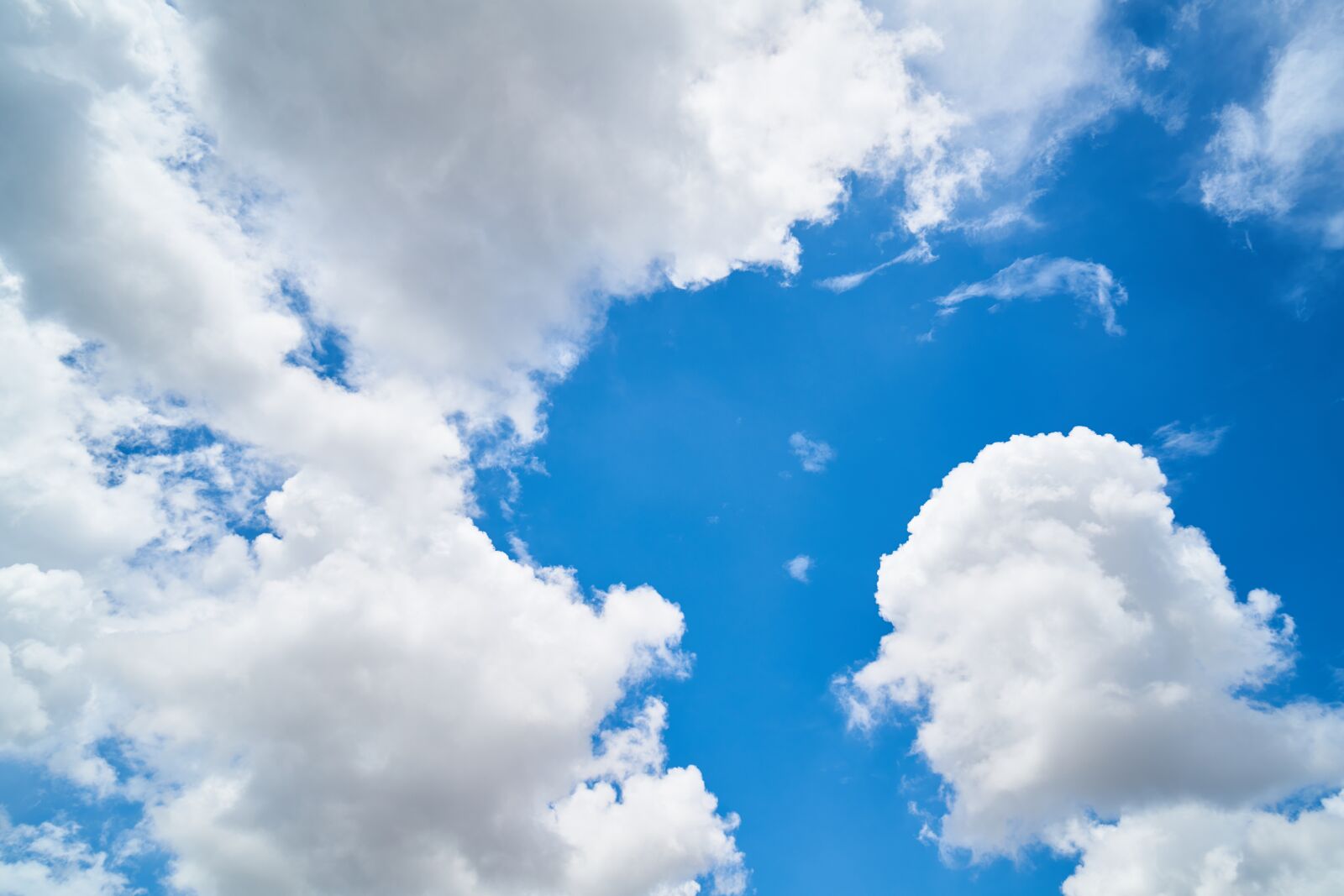 Sony a7R II sample photo. Cloud, blue, composition photography