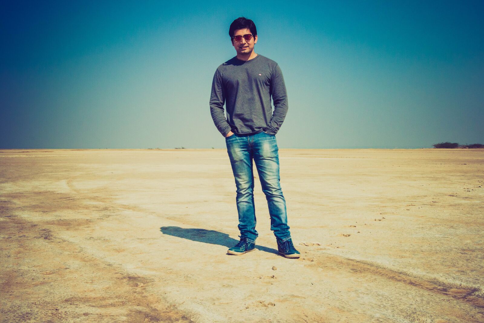 Canon EOS 70D sample photo. Man, standing, silent photography