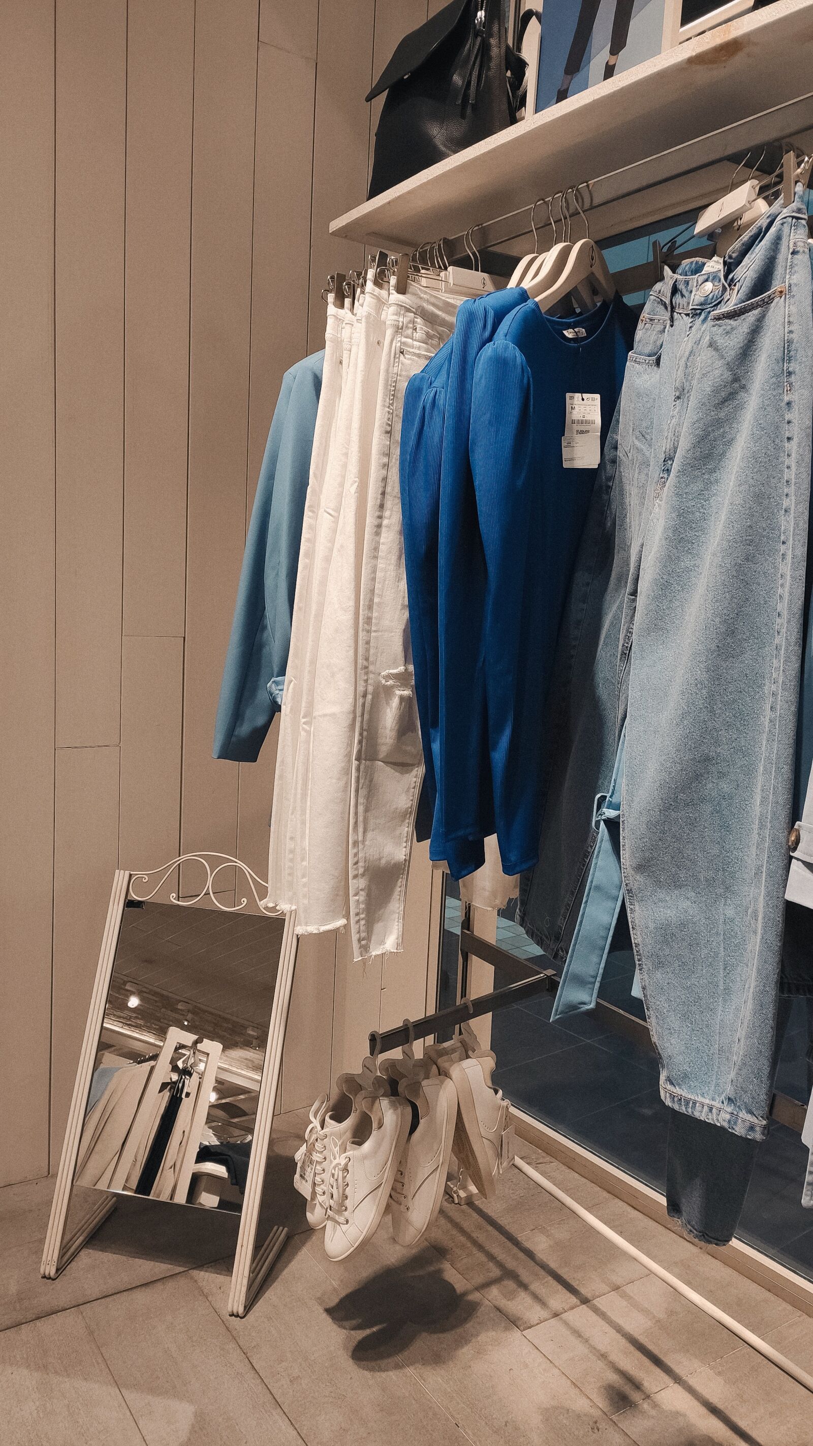 Xiaomi MI CC 9 sample photo. Fashion, clothes, blue photography