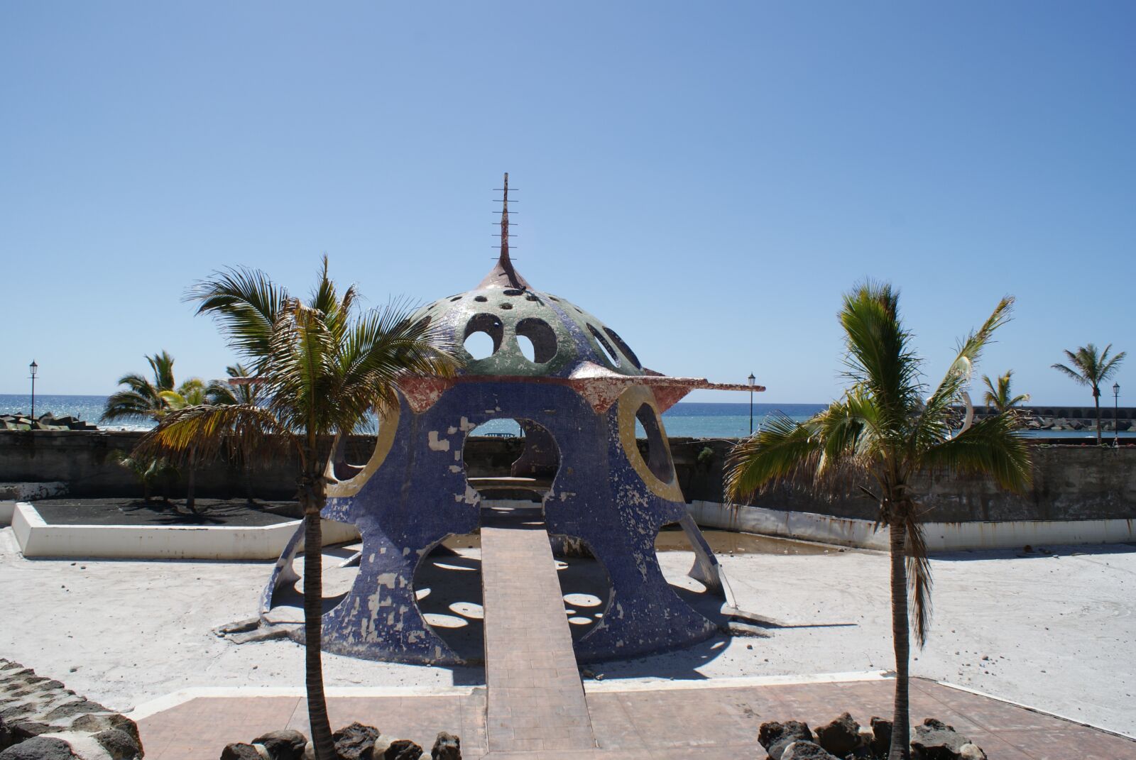 Sony Alpha DSLR-A200 sample photo. La palma, art, summer photography
