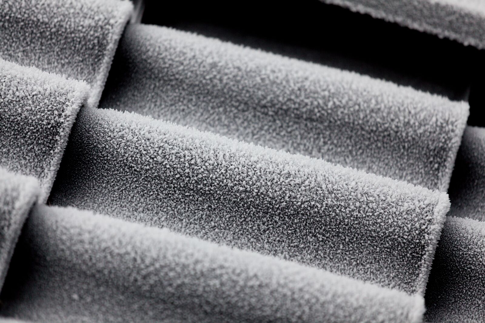 Canon EOS 5D Mark II sample photo. Winter, roof, frost photography