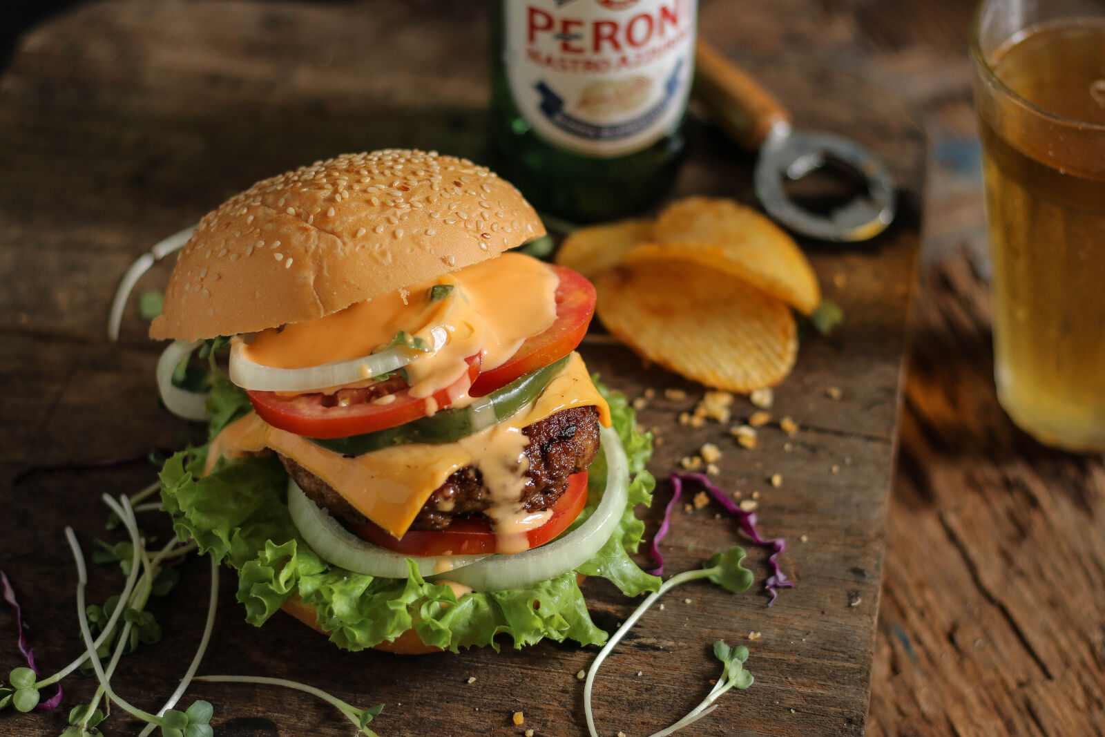 Canon EOS 7D Mark II + Canon EF 50mm F1.8 STM sample photo. Food, hamburger, potatochip photography