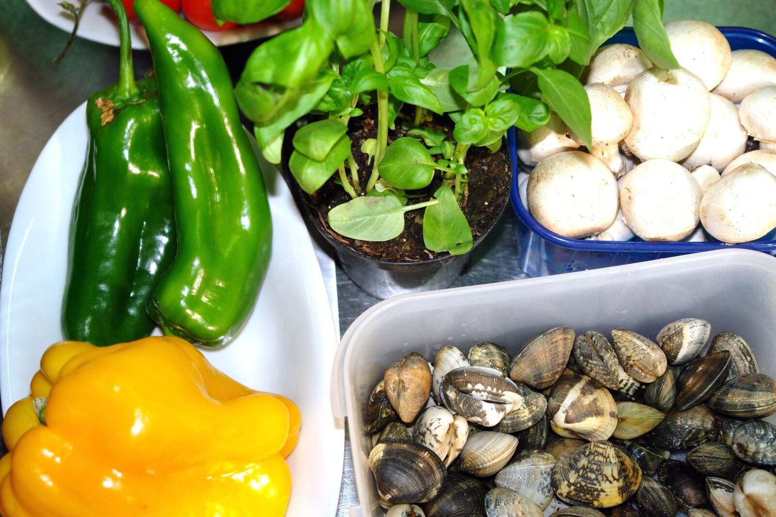 Sony DSC-R1 sample photo. Vegetables, mushrooms, vongole photography