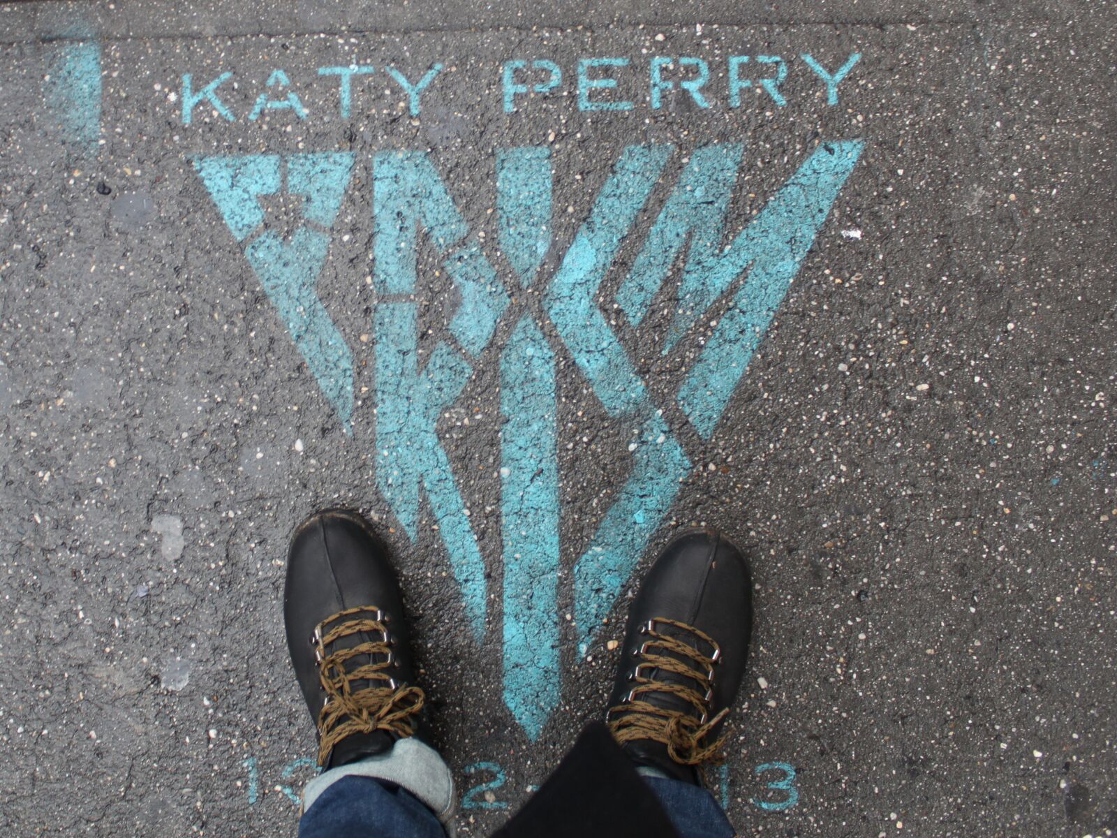 Canon EOS 500D (EOS Rebel T1i / EOS Kiss X3) sample photo. Katy perry, sidewalk, new photography