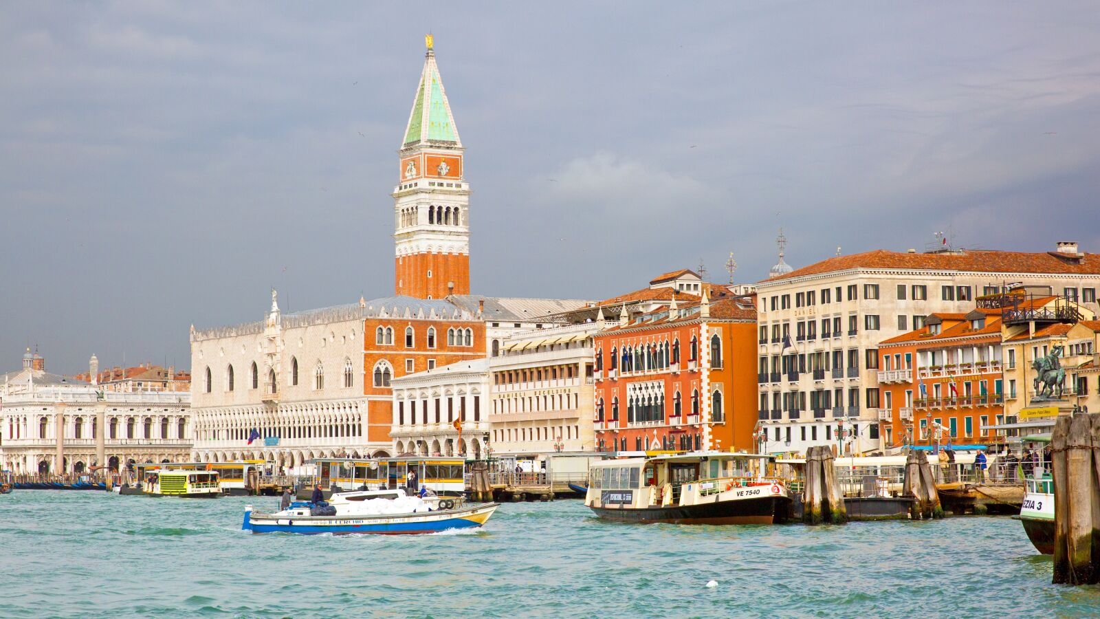 Canon EF 24-70mm F2.8L II USM sample photo. Italy, venice, famous photography