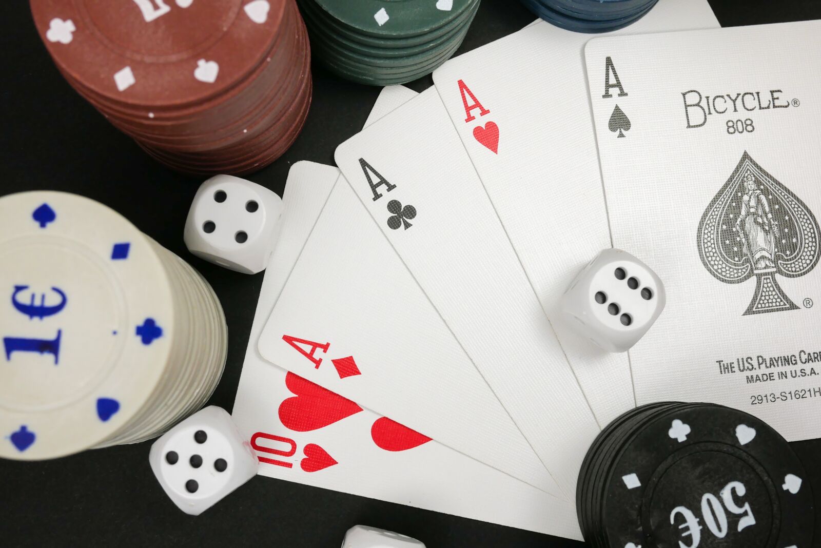 LUMIX G 20/F1.7 II sample photo. Card, poker, gaming photography