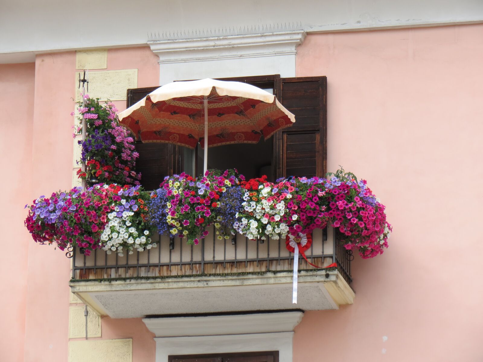 Canon PowerShot SX40 HS sample photo. Balcony, flowers, decorated door photography