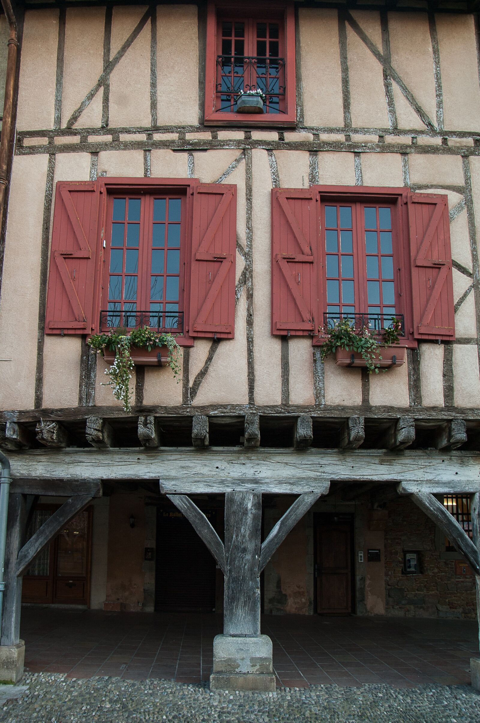 Pentax K10D sample photo. France, mirepoix, timbered houses photography